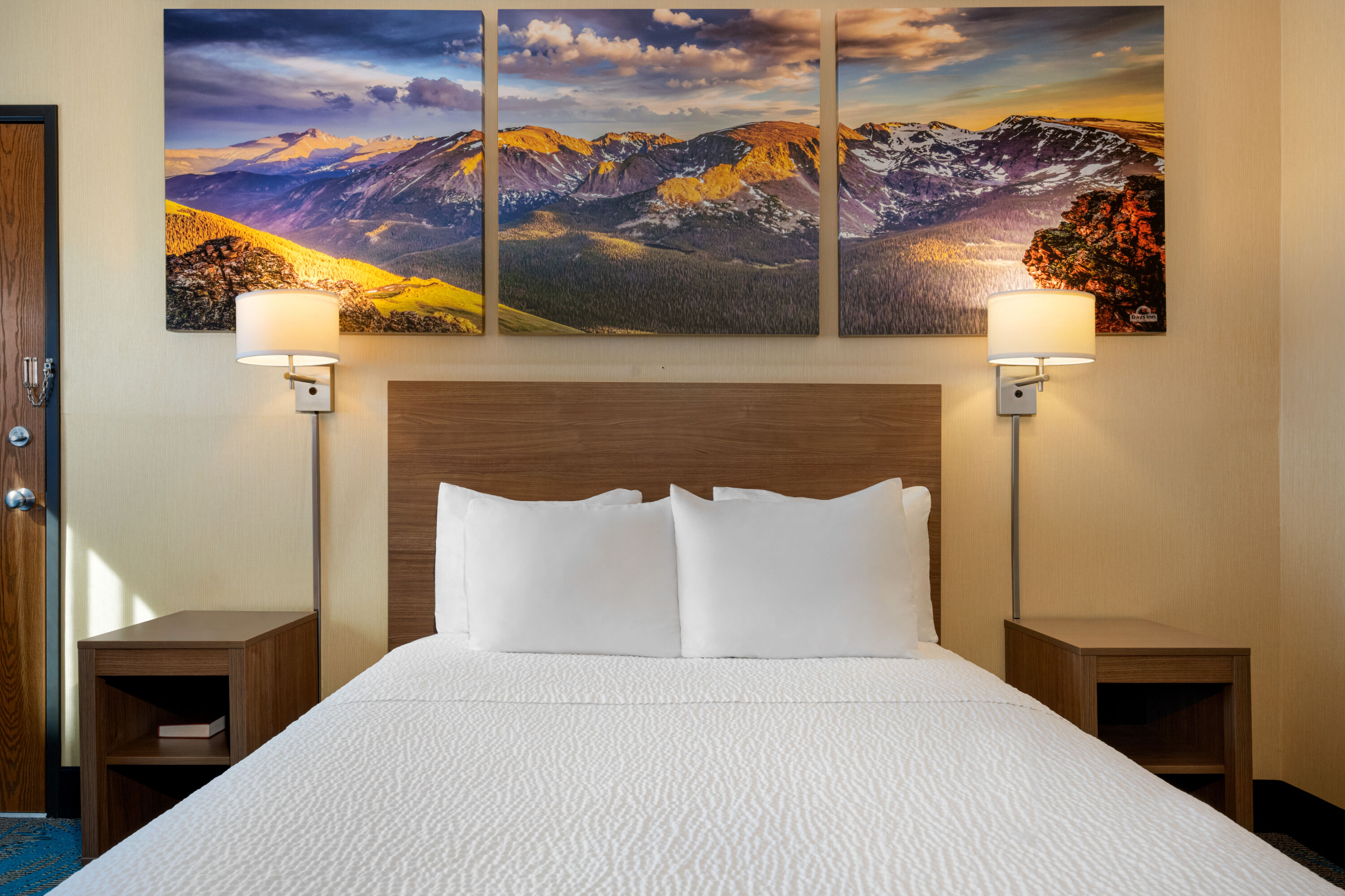 Guest room at the Days Inn by Wyndham Carbondale in Carbondale, Colorado