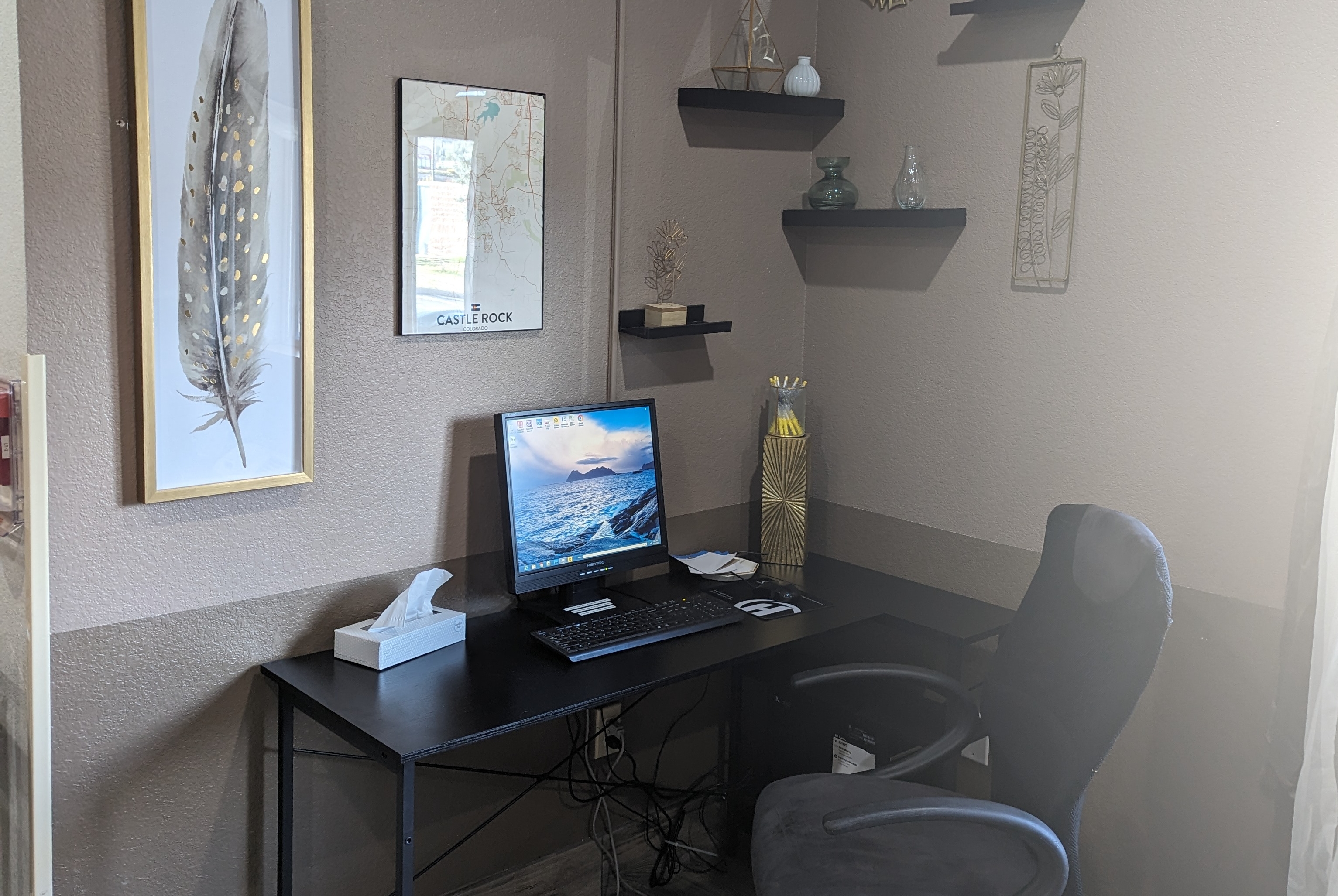 Days Inn & Suites by Wyndham Castle Rock business center in Castle Rock, Colorado