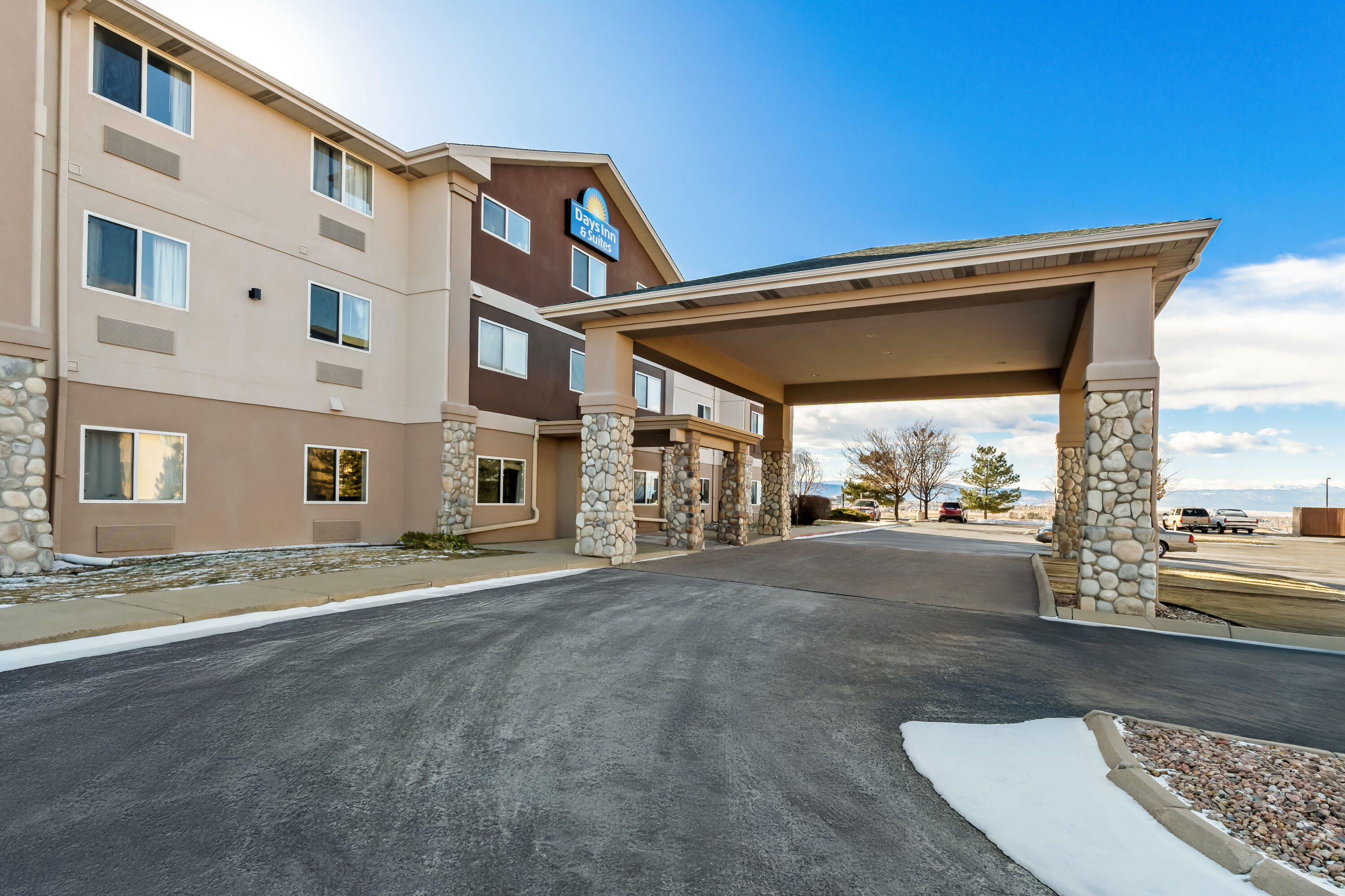 Exterior Day Image of Days Inn & Suites by Wyndham Castle Rock hotel in Castle Rock, Colorado
