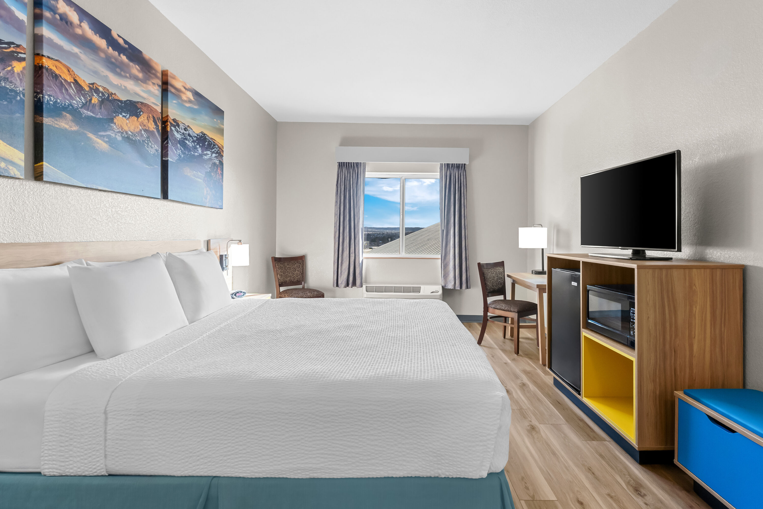 King bed guest room at the Days Inn & Suites by Wyndham Castle Rock in Castle Rock, Colorado