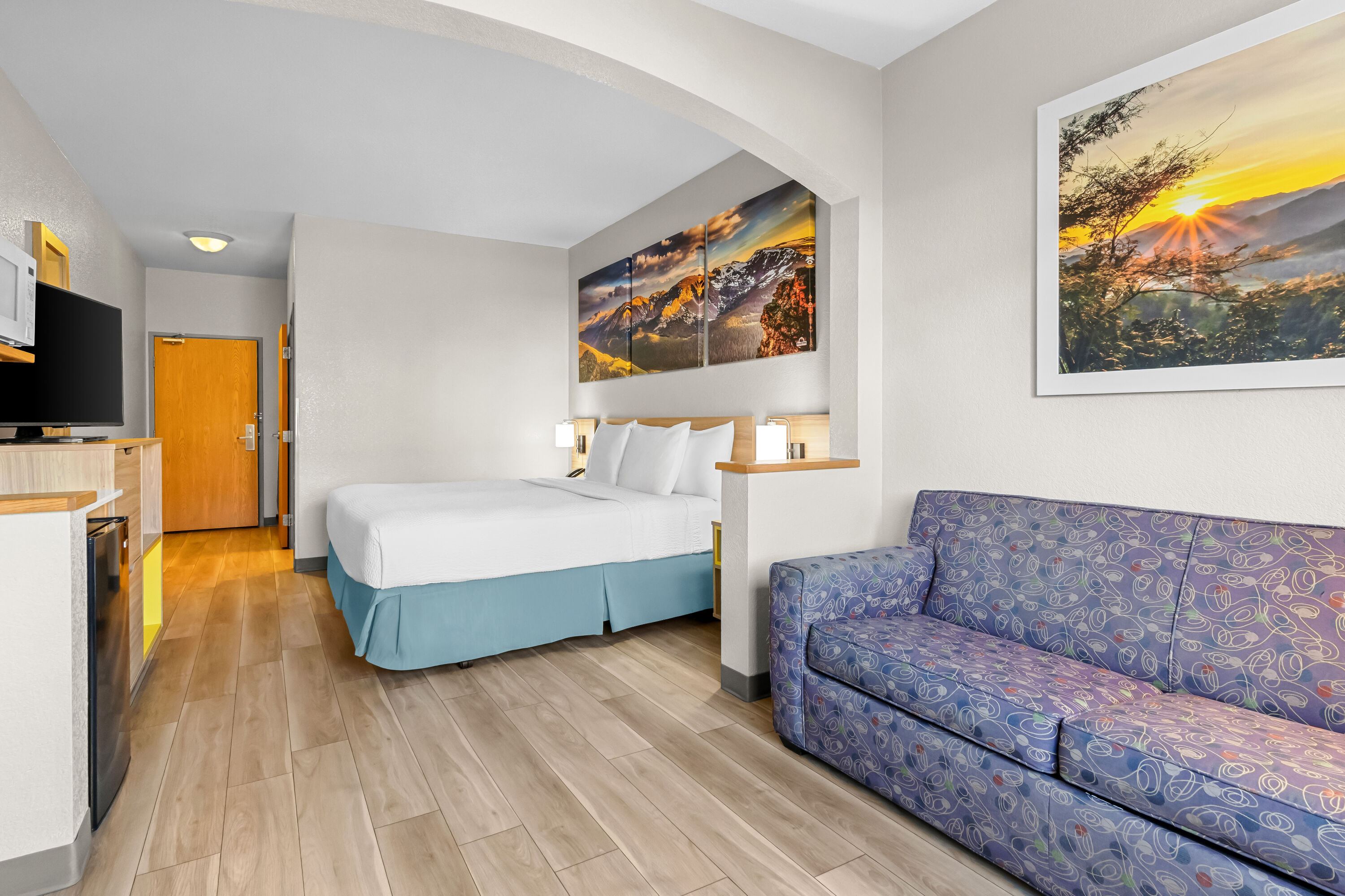 Days Inn & Suites by Wyndham Castle Rock suite in Castle Rock, Colorado