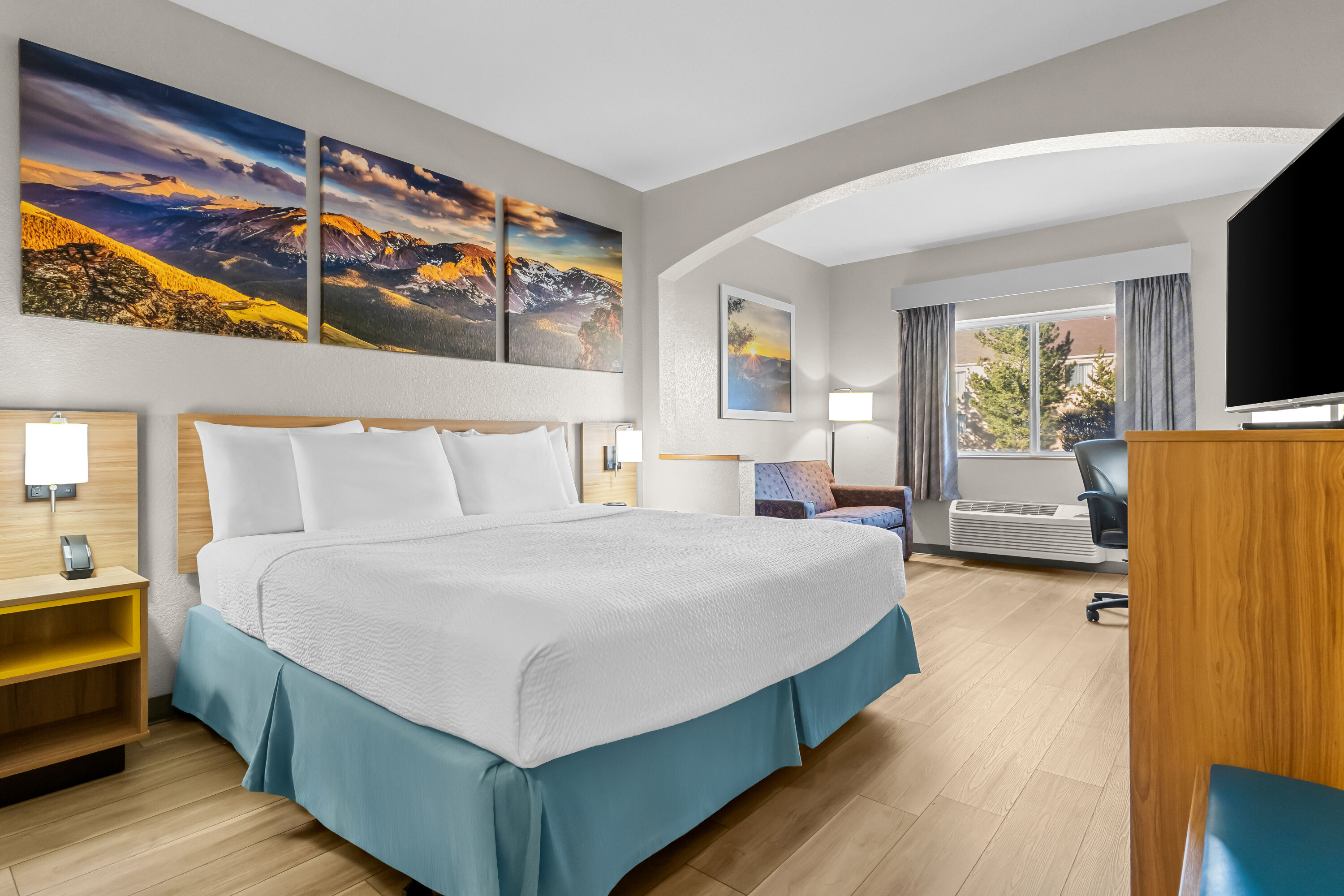 Days Inn & Suites by Wyndham Castle Rock suite in Castle Rock, Colorado