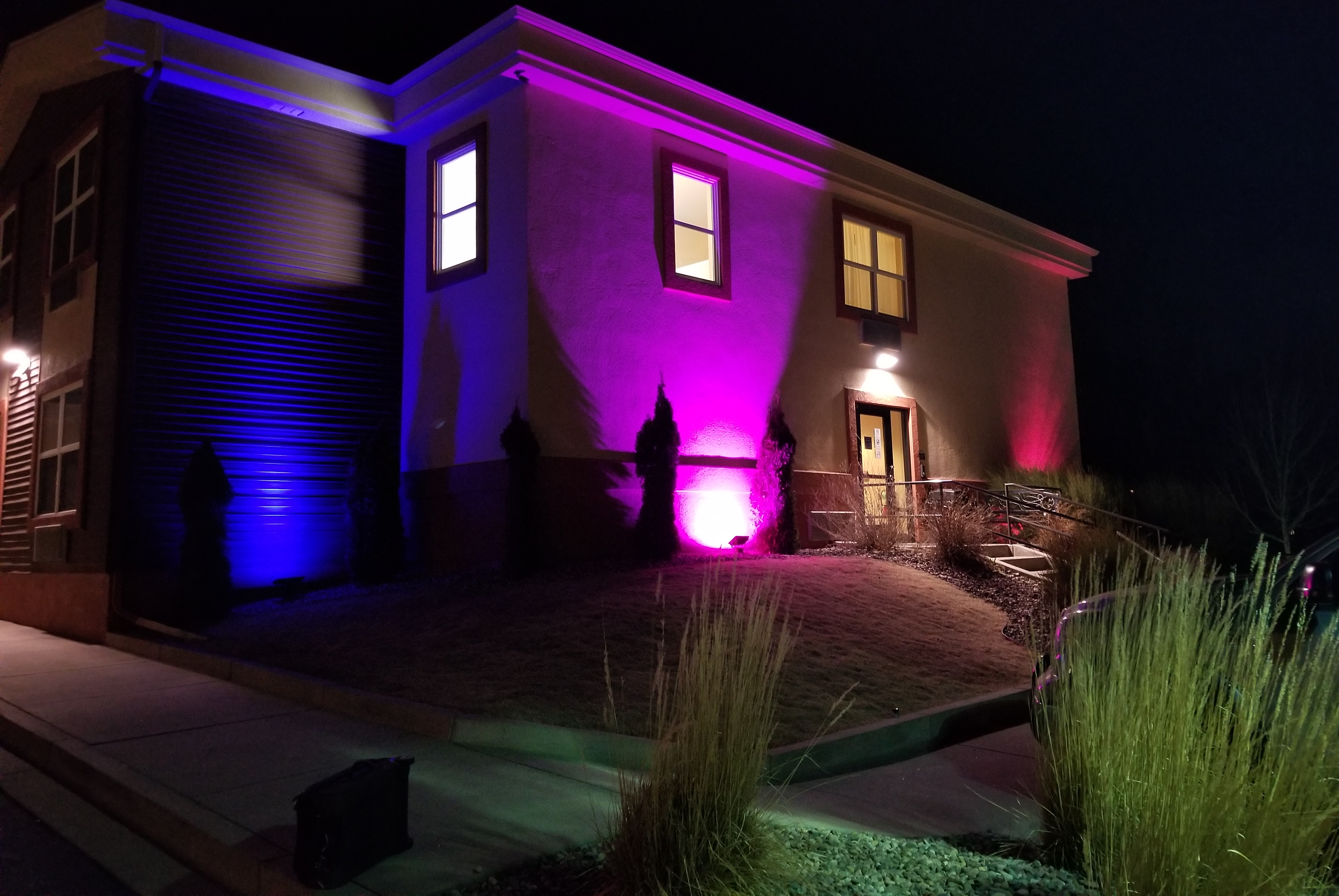 Exterior Night Image of Days Inn by Wyndham Manitou Springs hotel in Manitou Springs, Colorado