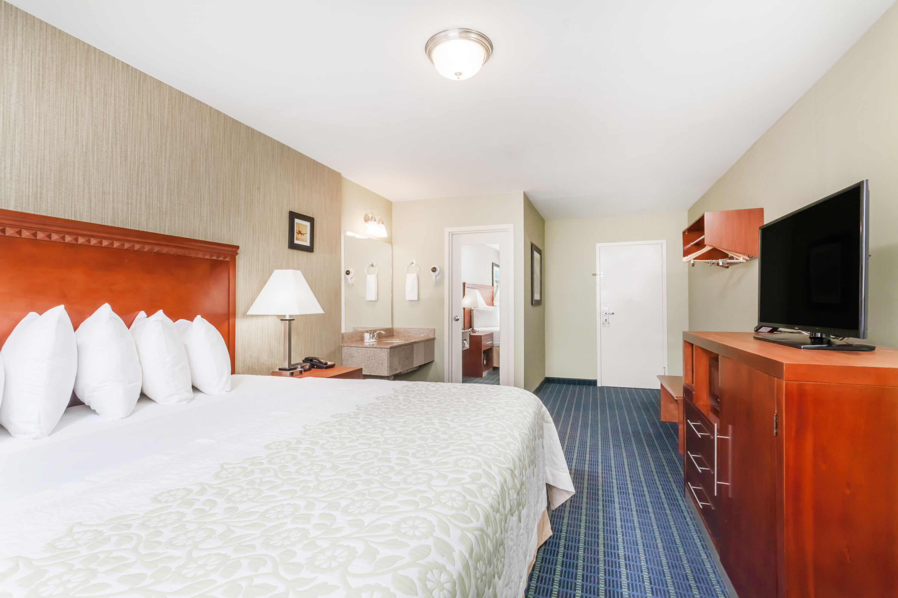 Days Inn by Wyndham Windsor  Locks  Bradley Intl Airport 