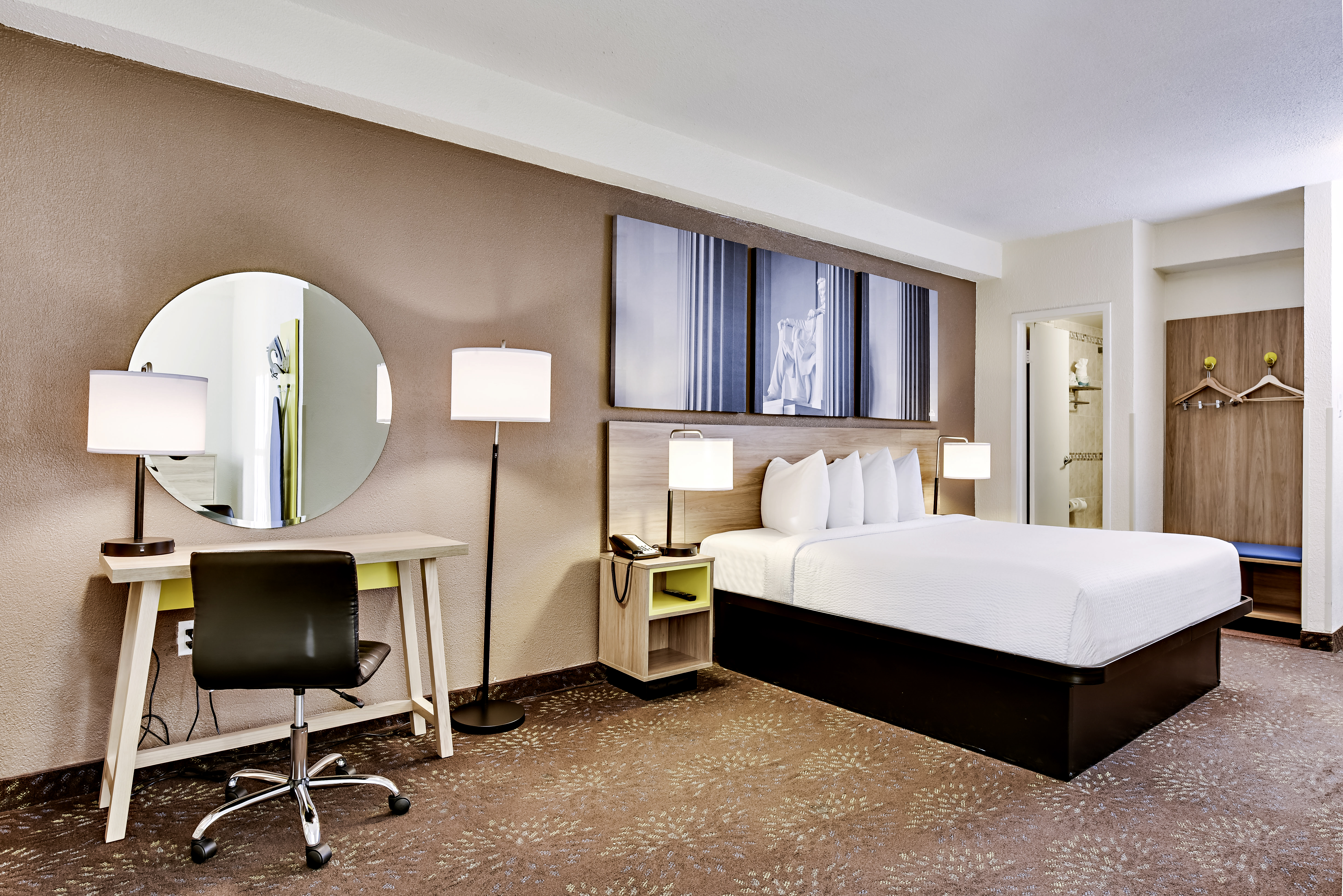 Guest room at the Days Inn by Wyndham Washington DC/Connecticut Avenue in Washington, District Of Columbia