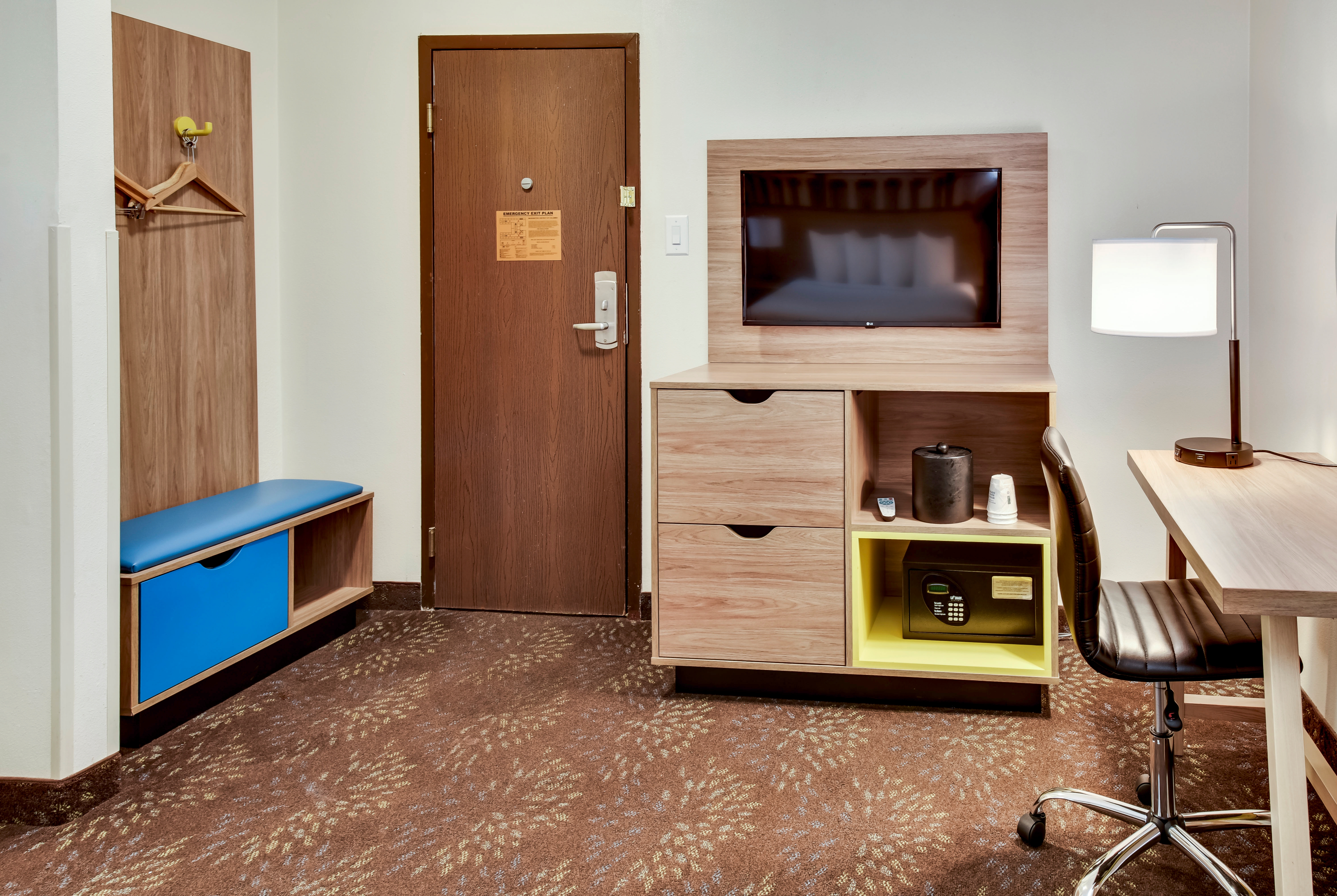 Guest room at the Days Inn by Wyndham Washington DC/Connecticut Avenue in Washington, District Of Columbia