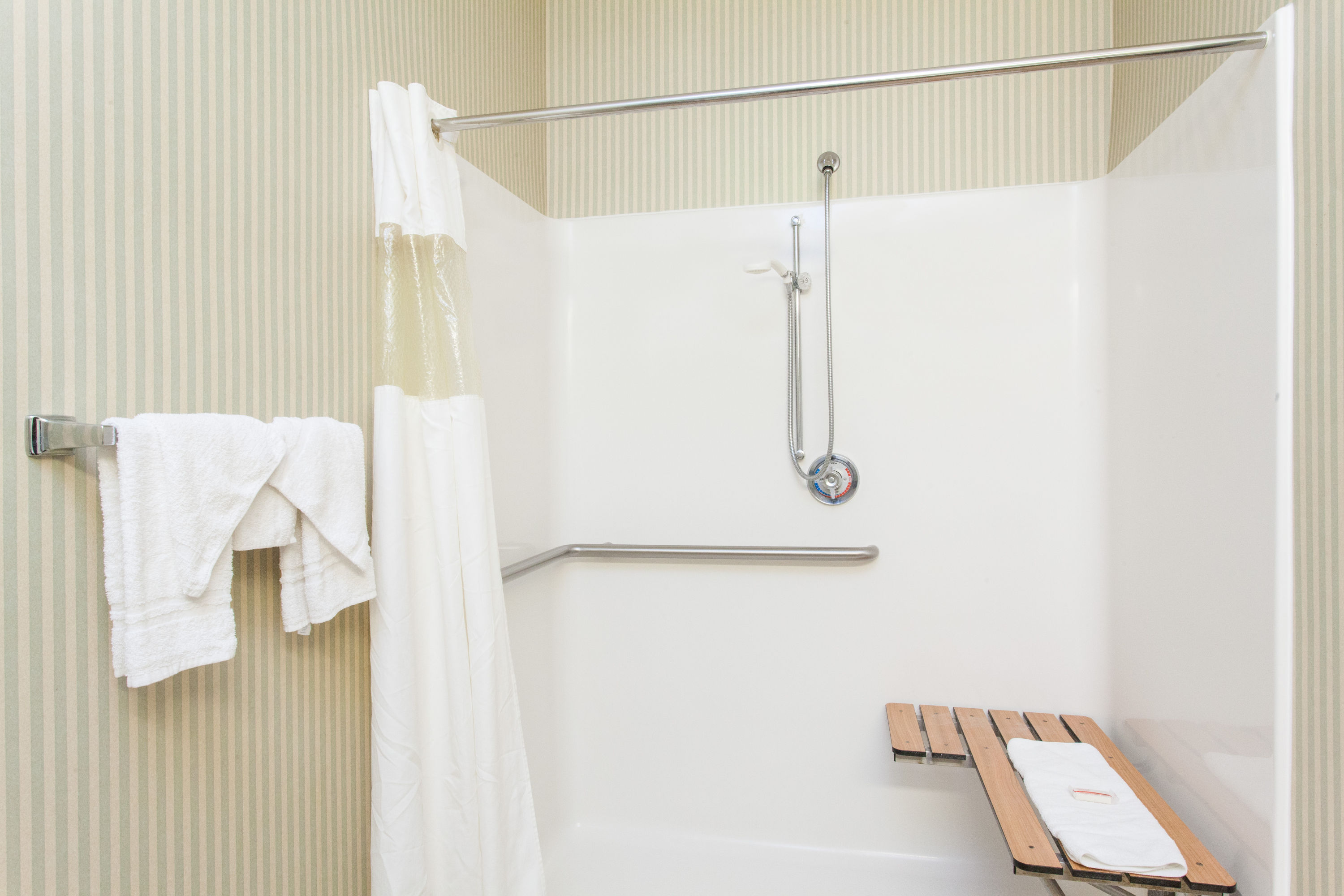 Days Inn Amp Suites By Wyndham Seaford Seaford De Hotels