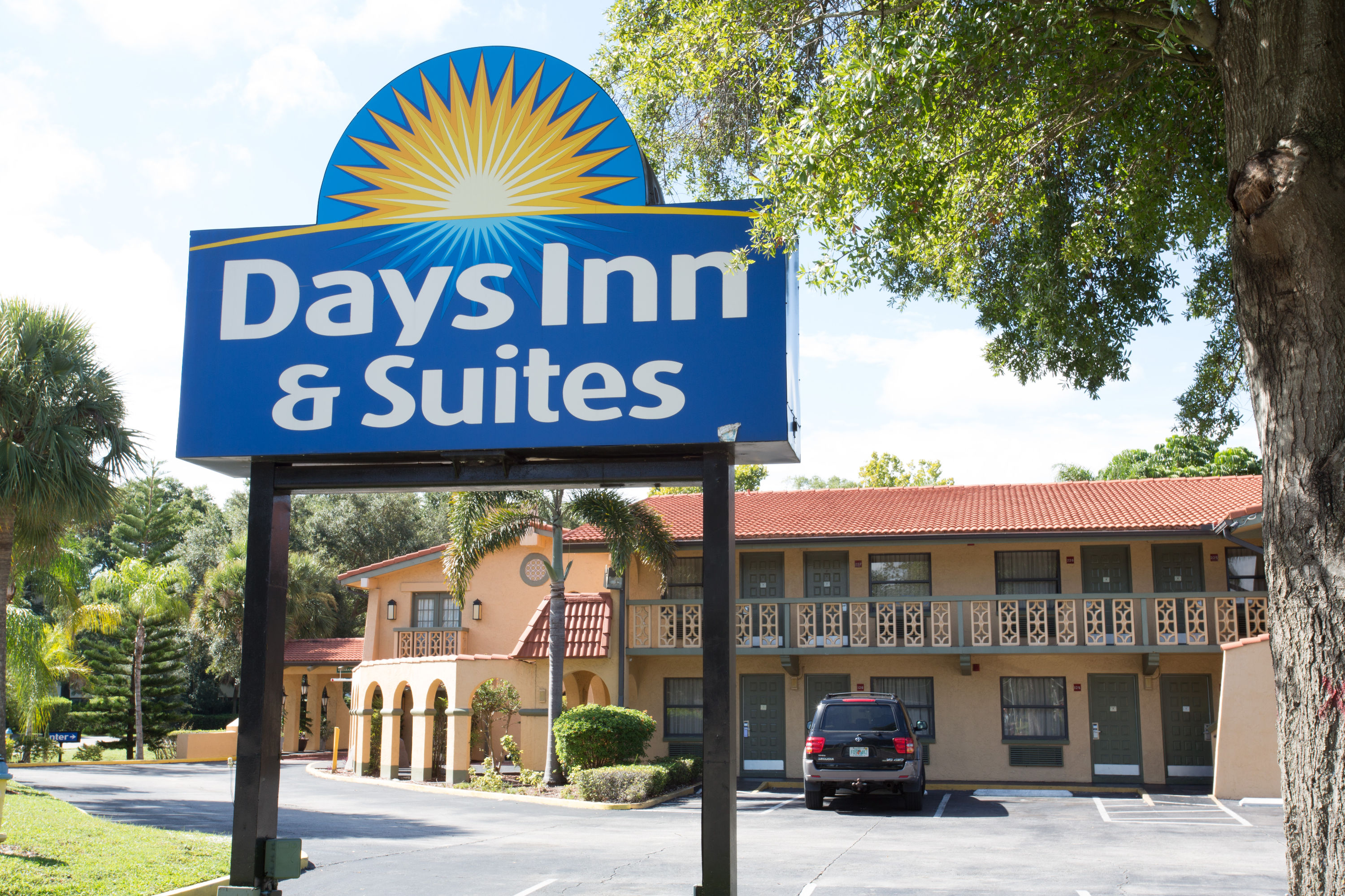 Days Inn & Suites by Wyndham Altamonte Springs Altamonte Springs, FL
