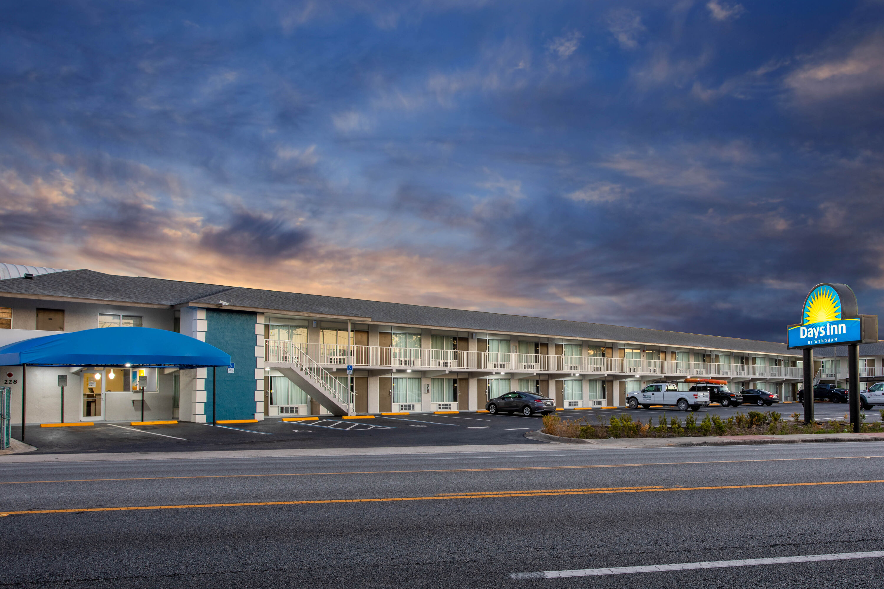 Exterior Dusk Image of Days Inn by Wyndham Apopka/Orlando hotel in APOPKA, Florida