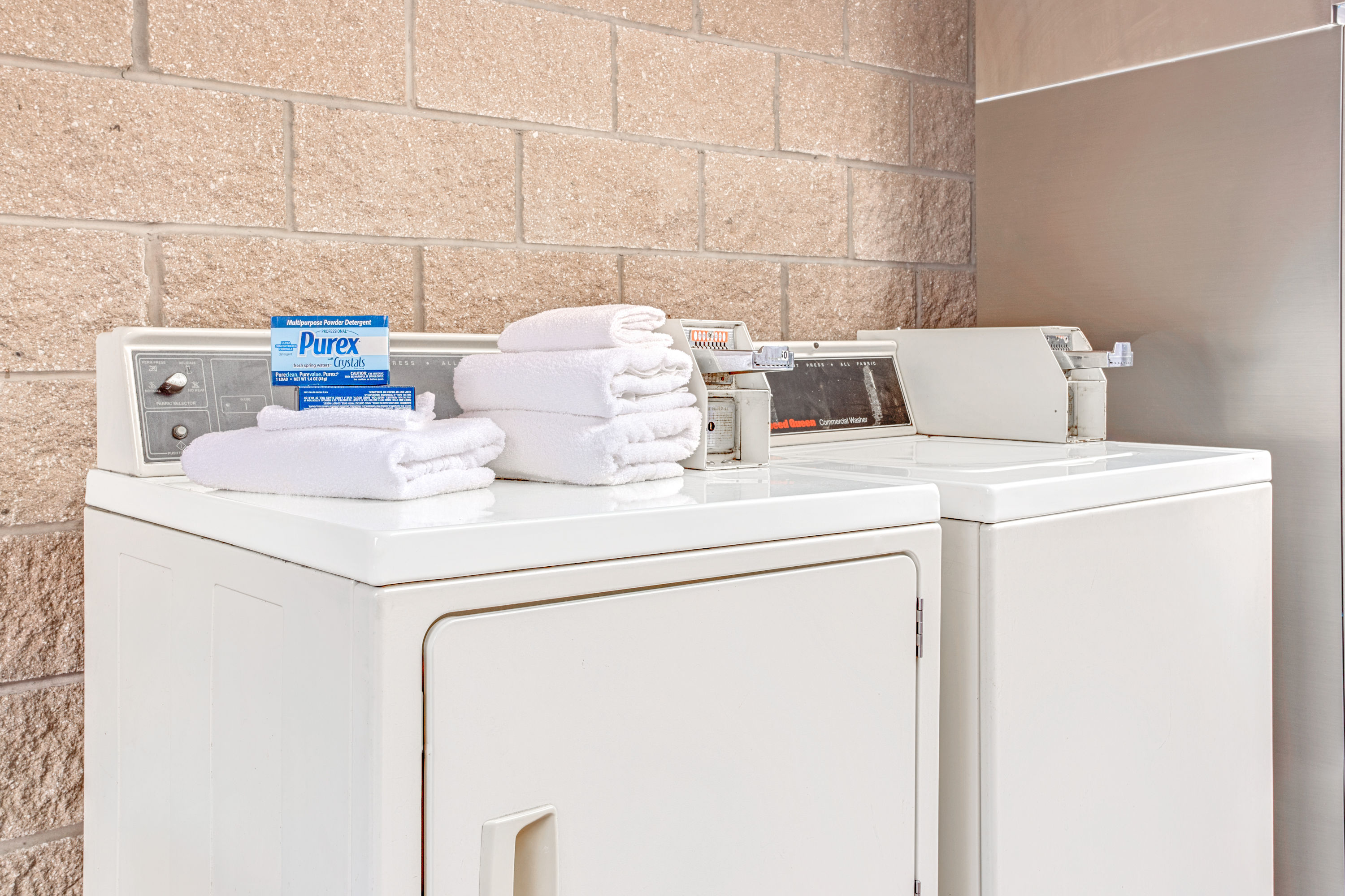 Guest room at the Days Inn by Wyndham Bradenton - Near the Gulf in Bradenton, Florida