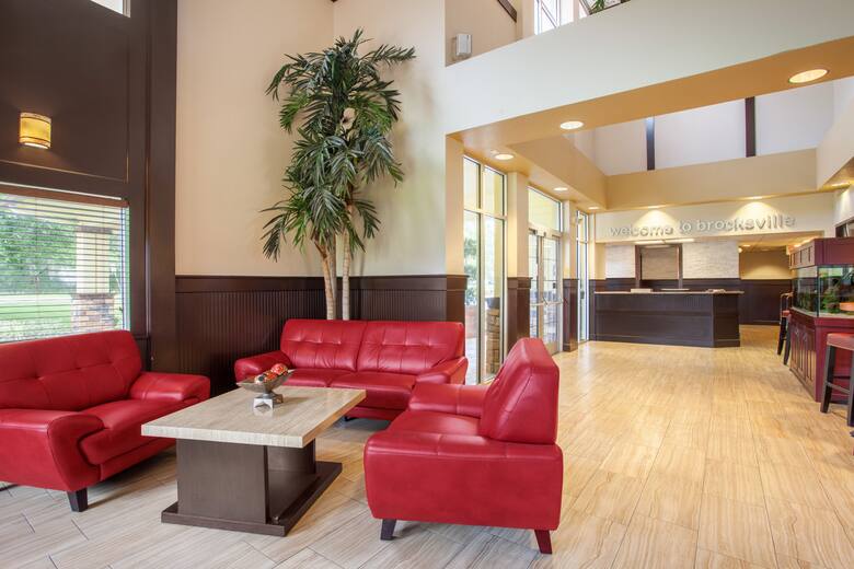 Days Inn Brooksville Hotels Fl 34602 Days Inn Brooksville Hotel Lobby In Florida