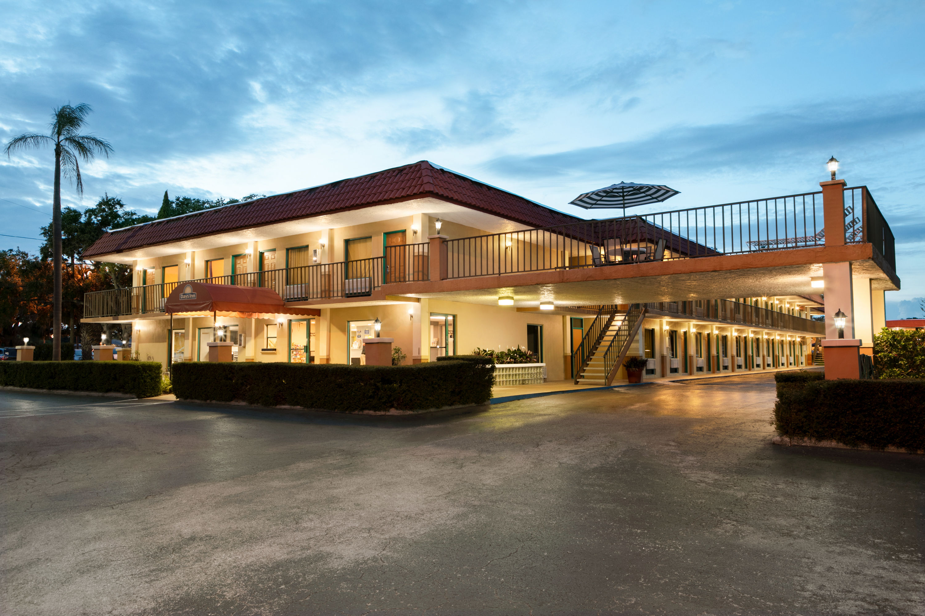 Exterior of Days Inn by Wyndham Clearwater/Gulf to Bay hotel in Clearwater, Florida