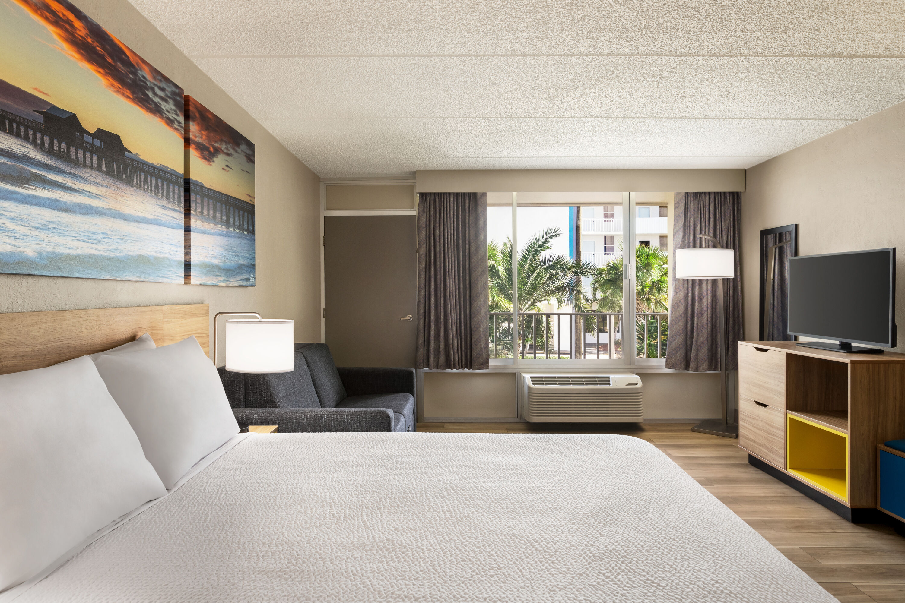 Days Inn by Wyndham Cocoa Beach Port Canaveral Cocoa Beach, FL Hotels