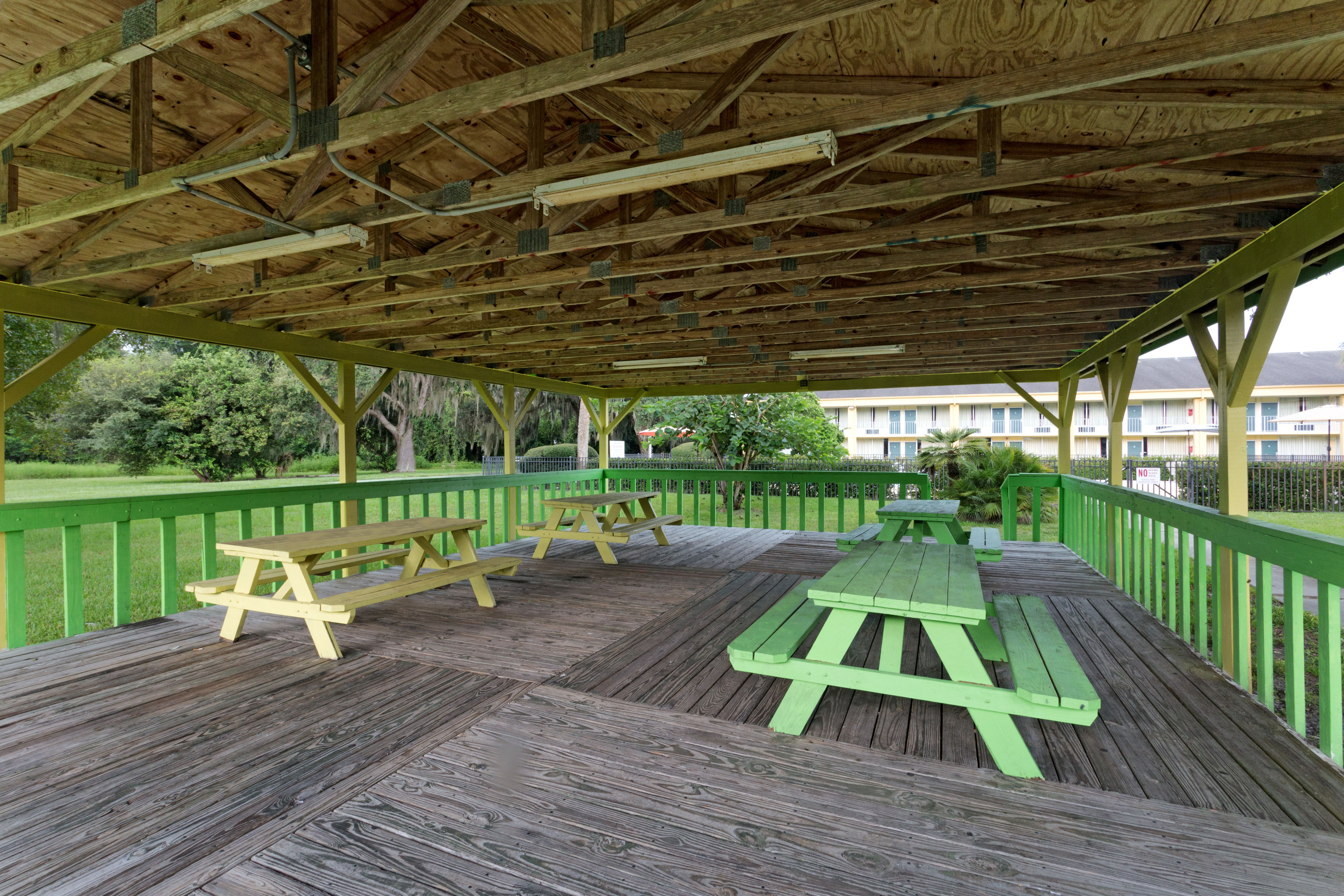 Exterior of Days Inn by Wyndham Crystal River hotel in Crystal River, Florida