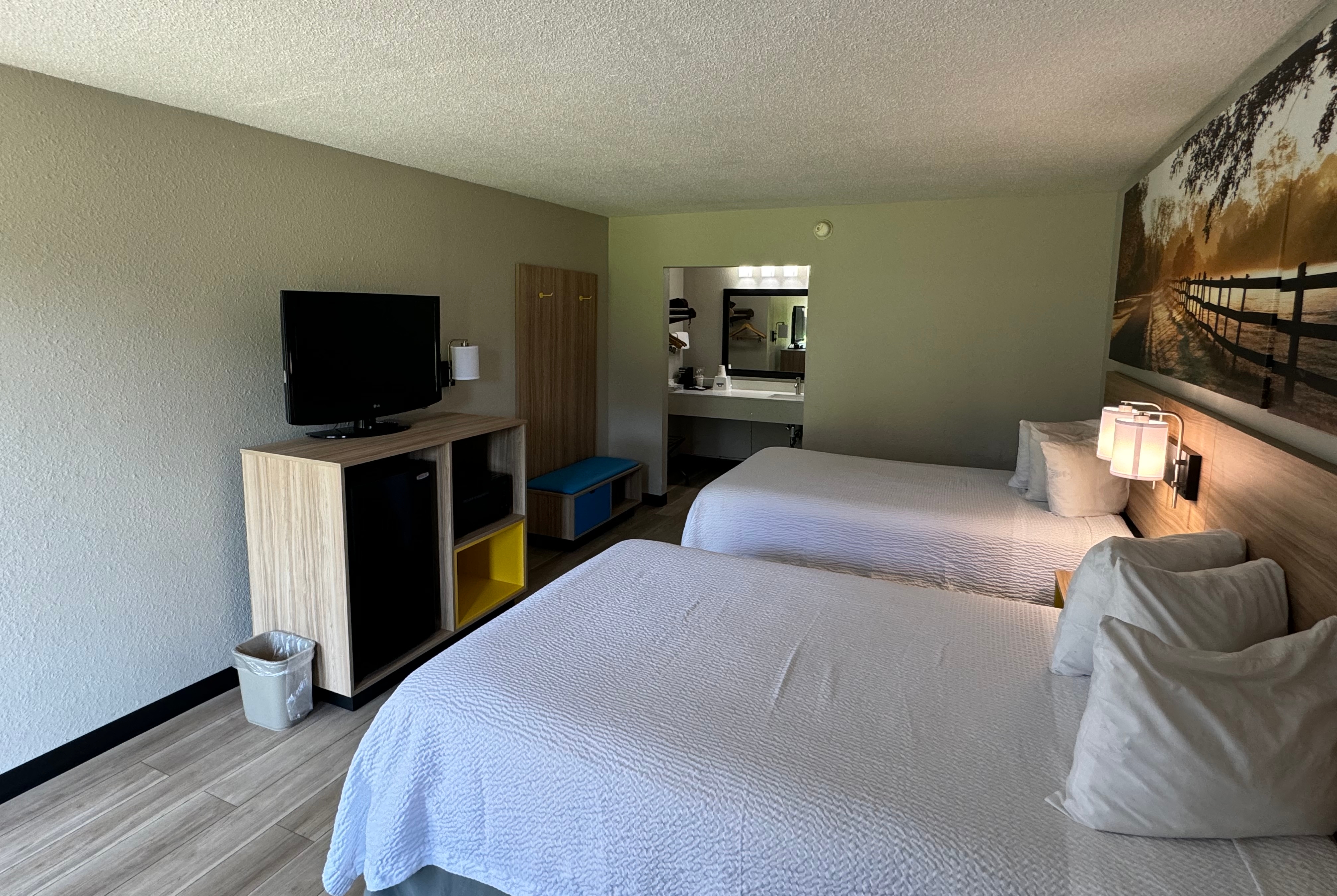 Guest room at the Days Inn by Wyndham Crystal River in Crystal River, Florida