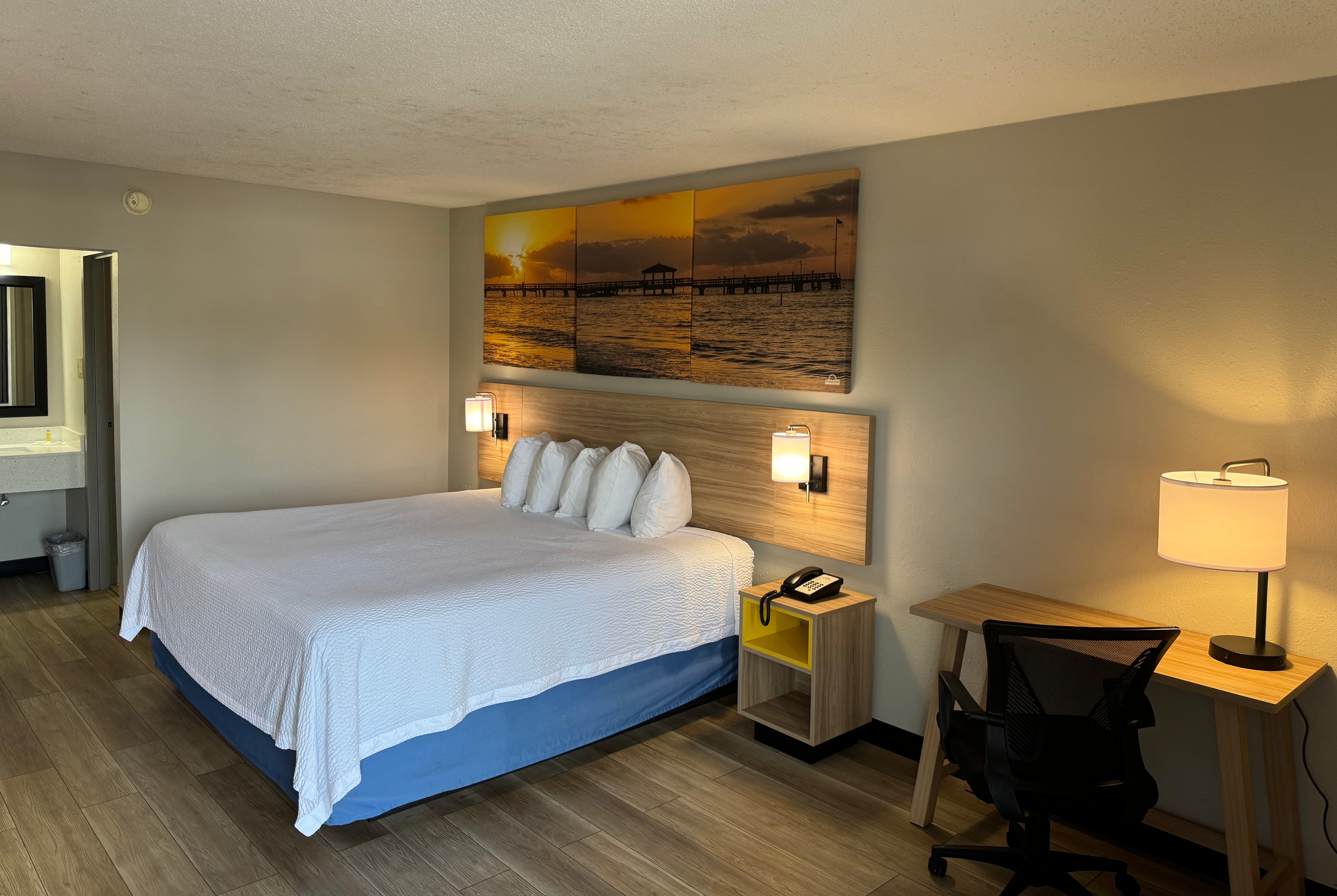 Guest room at the Days Inn by Wyndham Crystal River in Crystal River, Florida