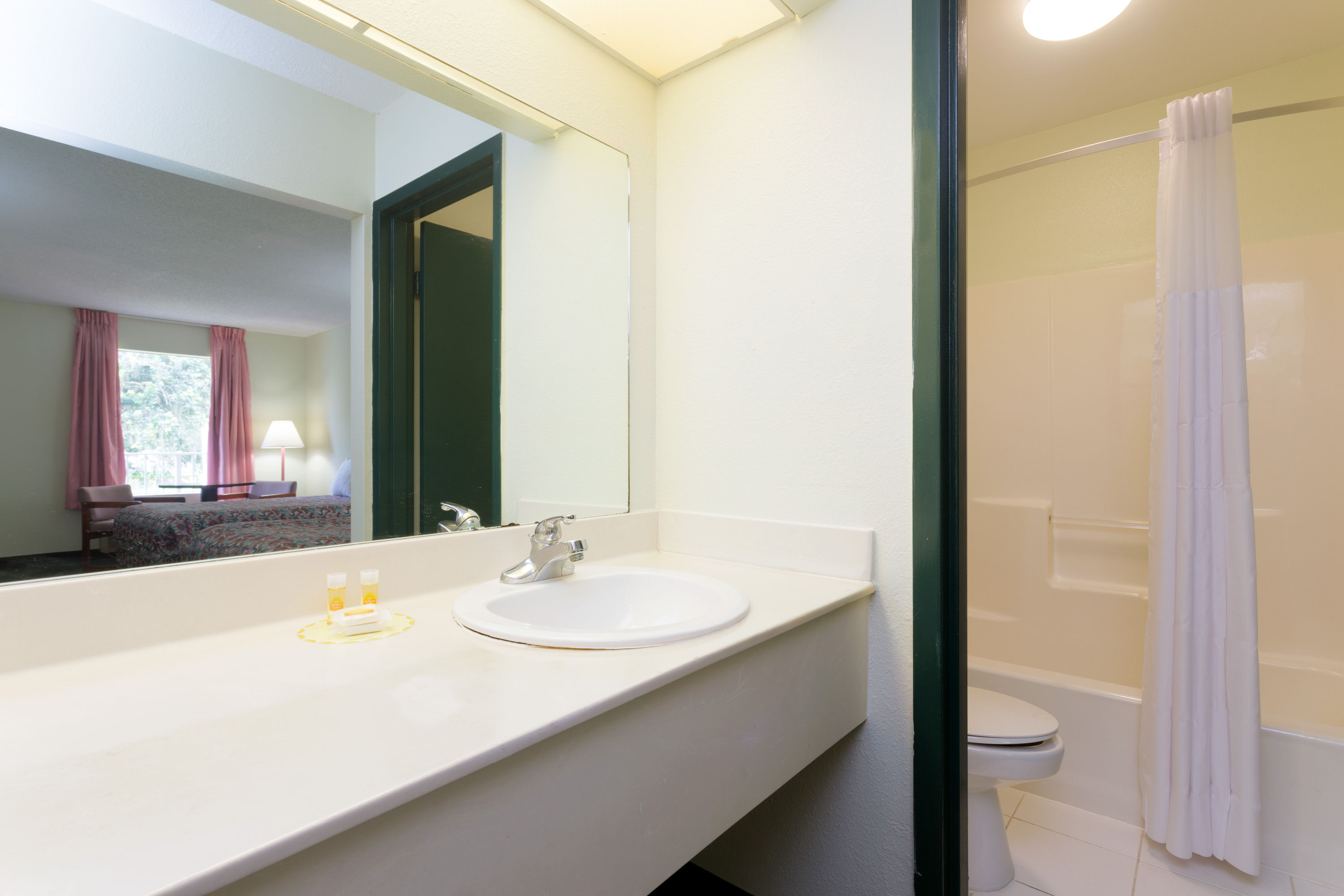 Guest room at the Days Inn by Wyndham Crystal River in Crystal River, Florida