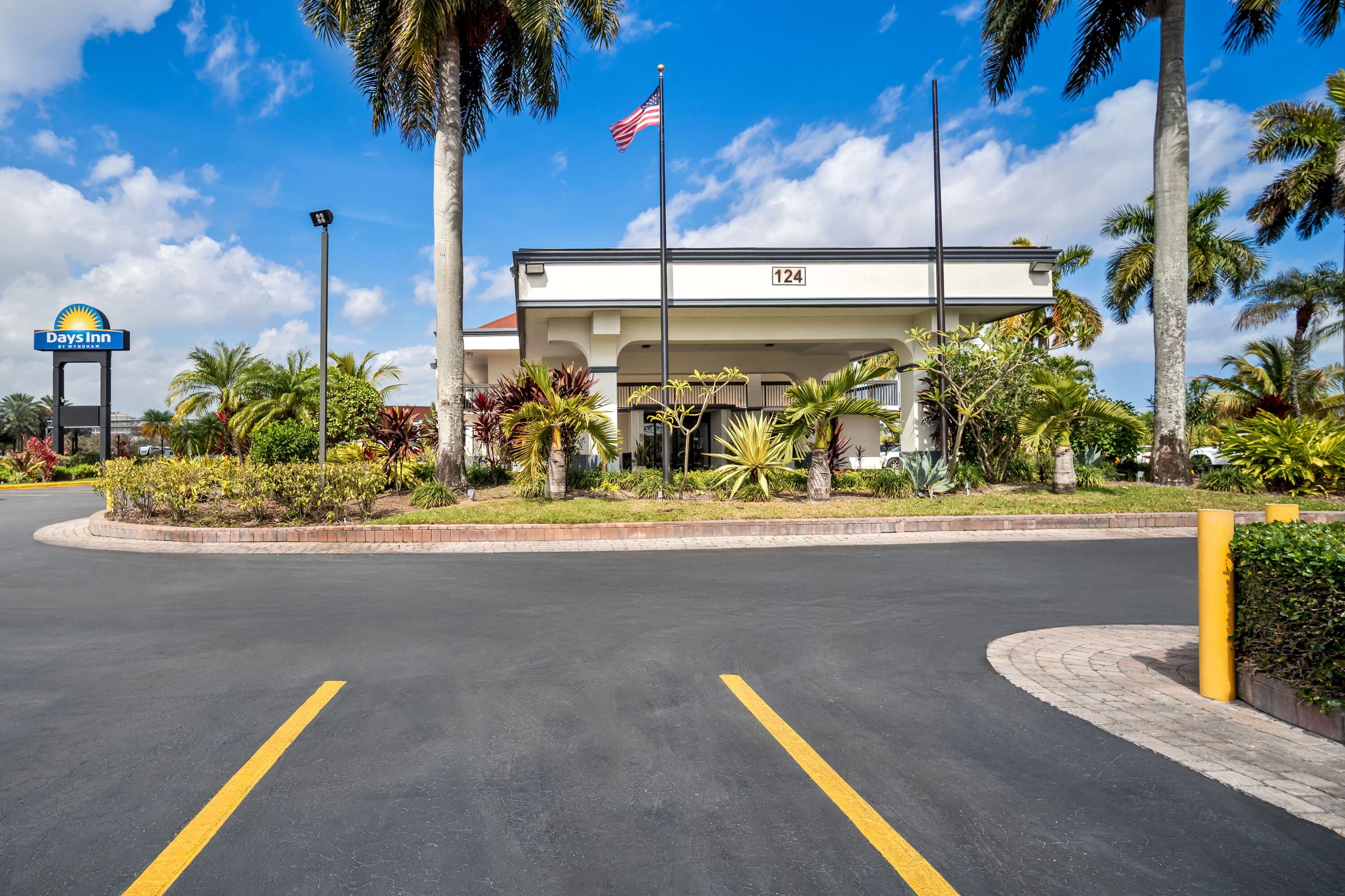 Exterior Day Image of Days Inn by Wyndham Florida City hotel in Florida City, Florida