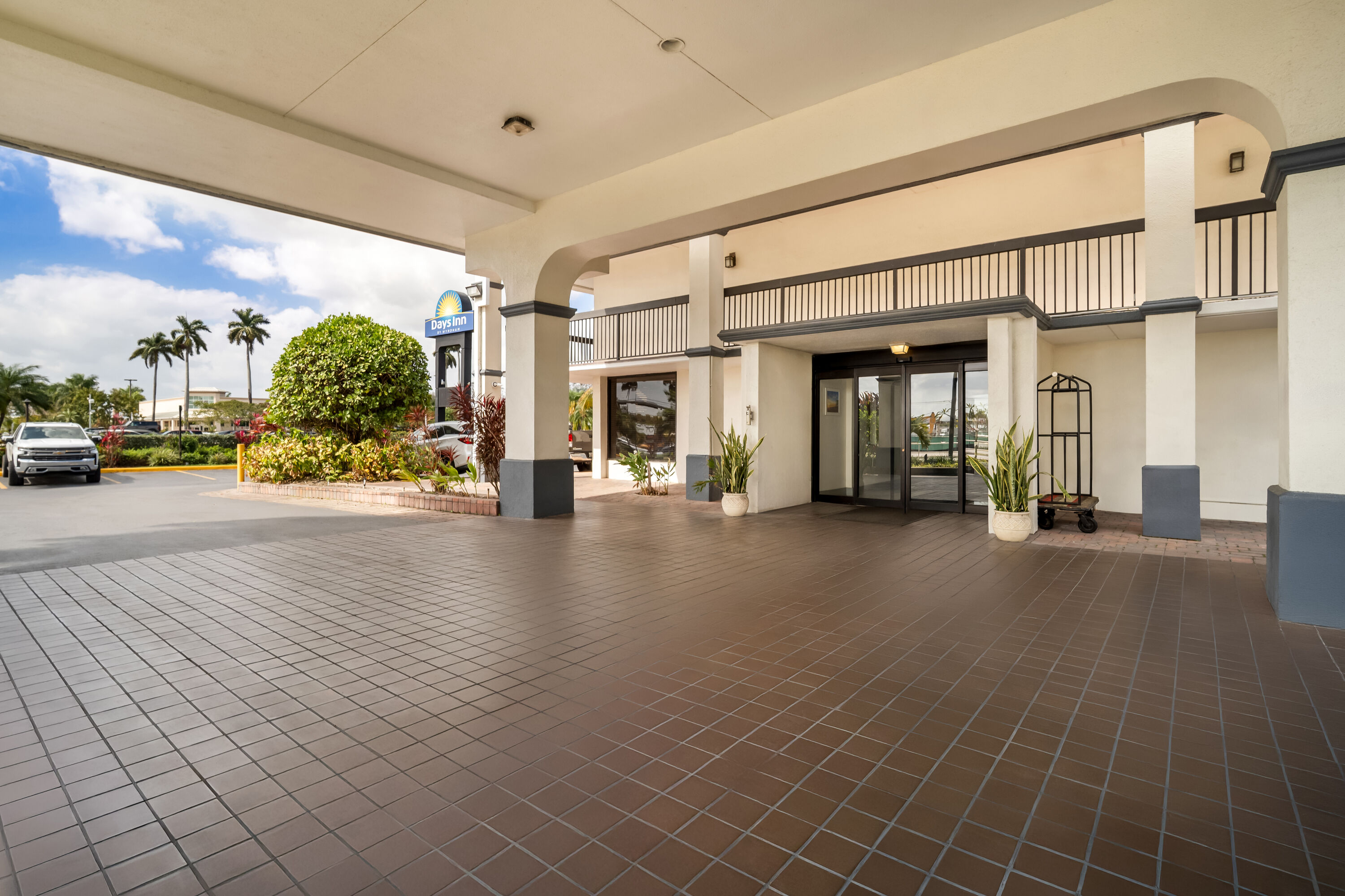 Exterior Day Image of Days Inn by Wyndham Florida City hotel in Florida City, Florida