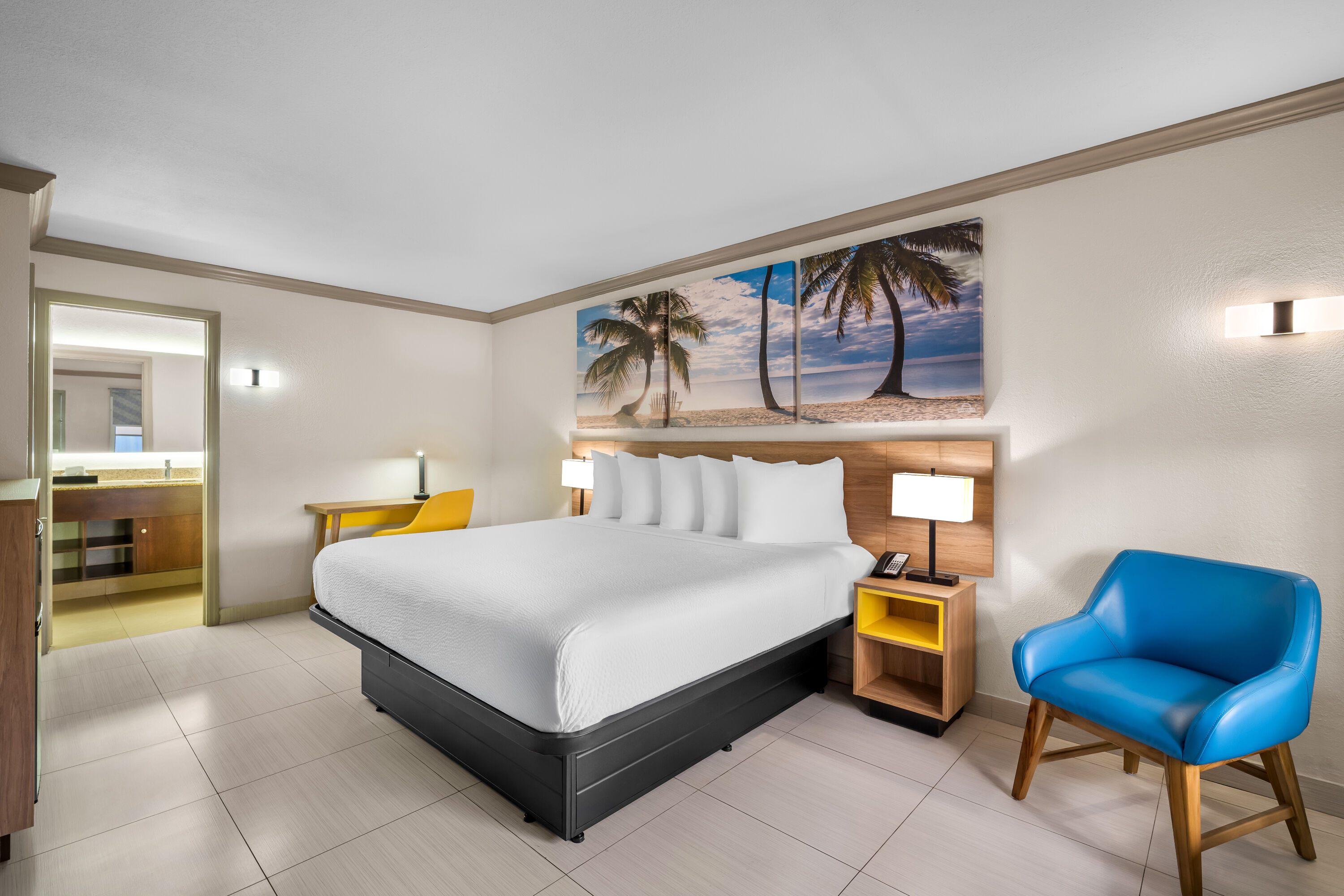 King bed guest room at the Days Inn by Wyndham Florida City in Florida City, Florida