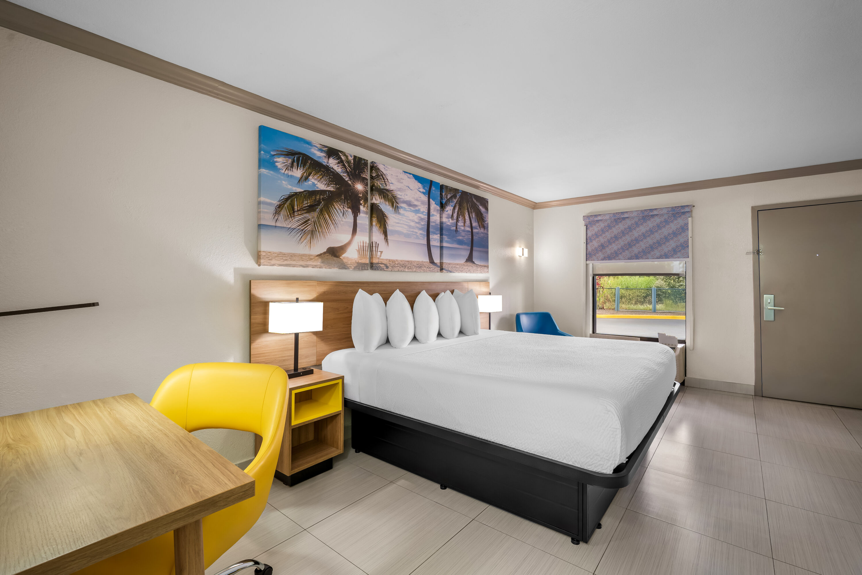 King bed guest room at the Days Inn by Wyndham Florida City in Florida City, Florida