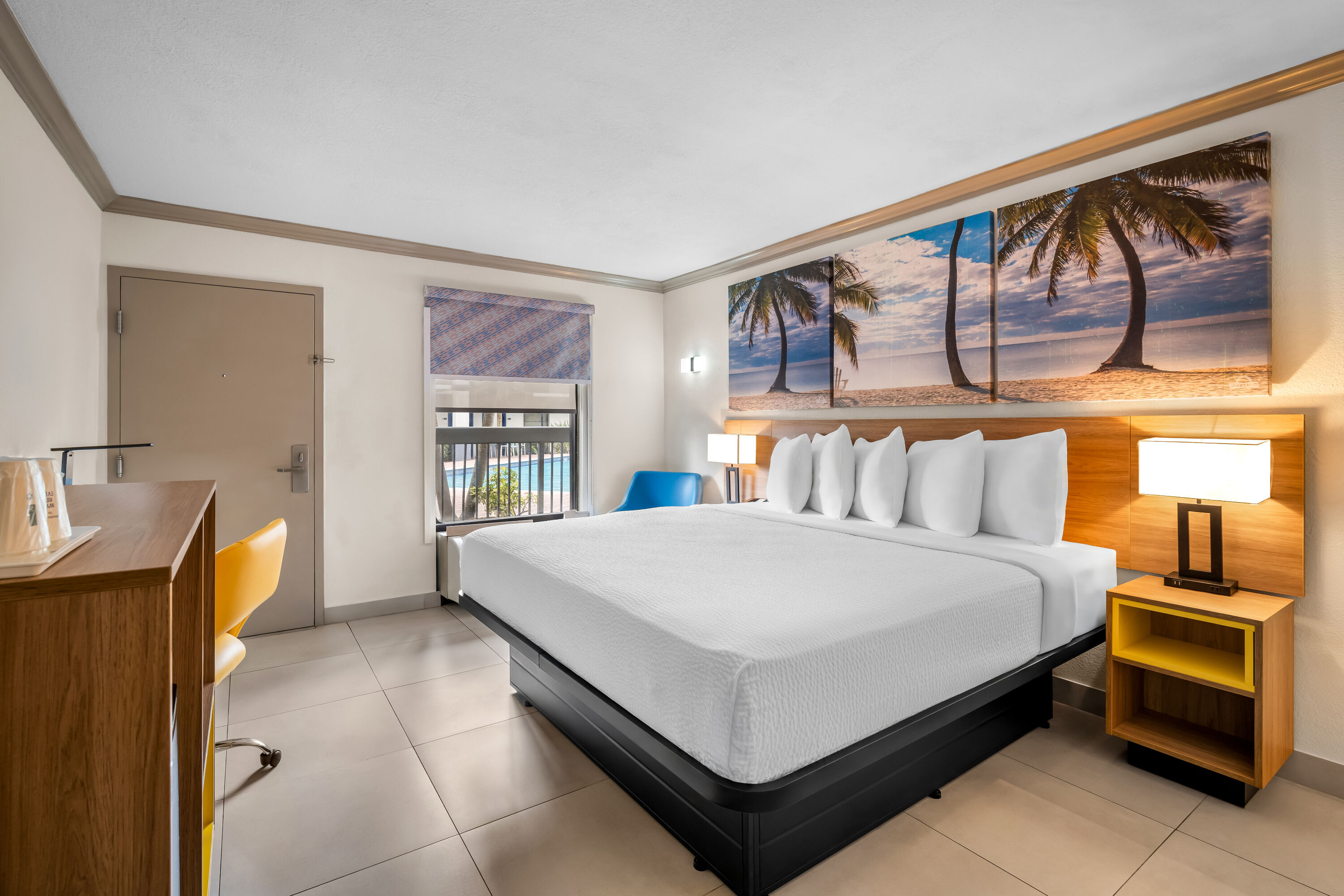 King bed guest room at the Days Inn by Wyndham Florida City in Florida City, Florida