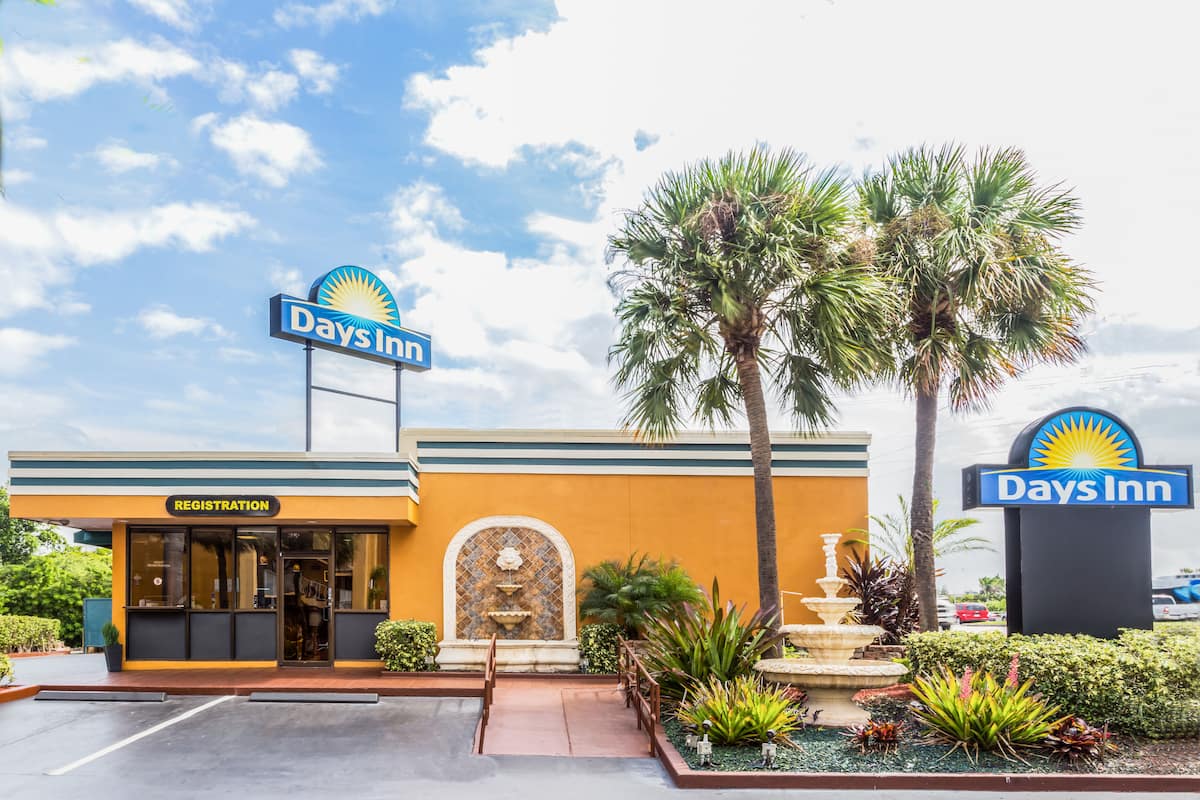 Days Inn by Wyndham Fort Lauderdale-Oakland Park Airport N | Fort ...