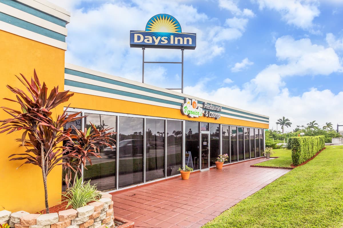 Days Inn by Wyndham Fort Lauderdale-Oakland Park Airport N | Fort ...