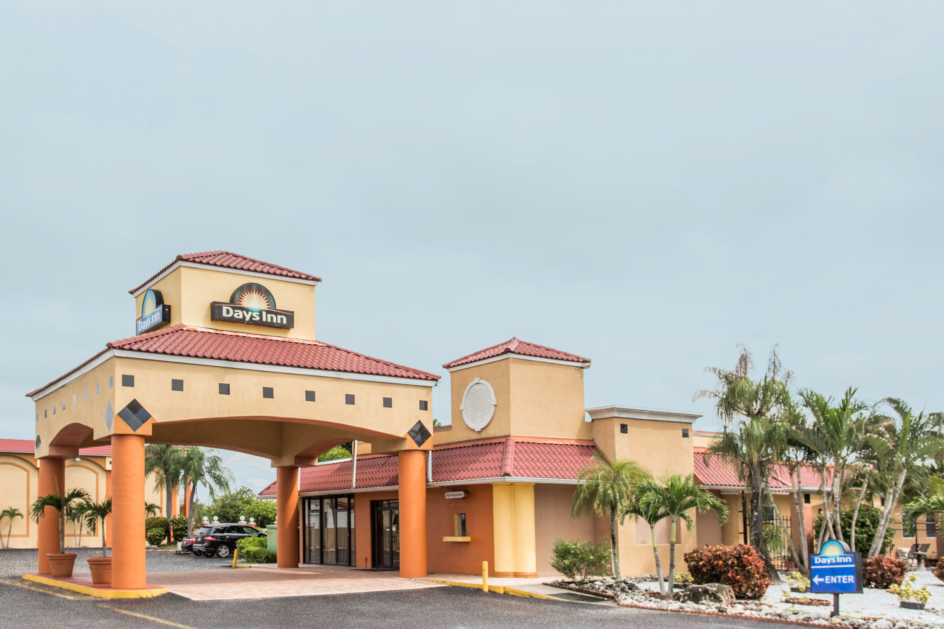 Days Inn By Wyndham Fort Myers Fort Myers Fl Hotels