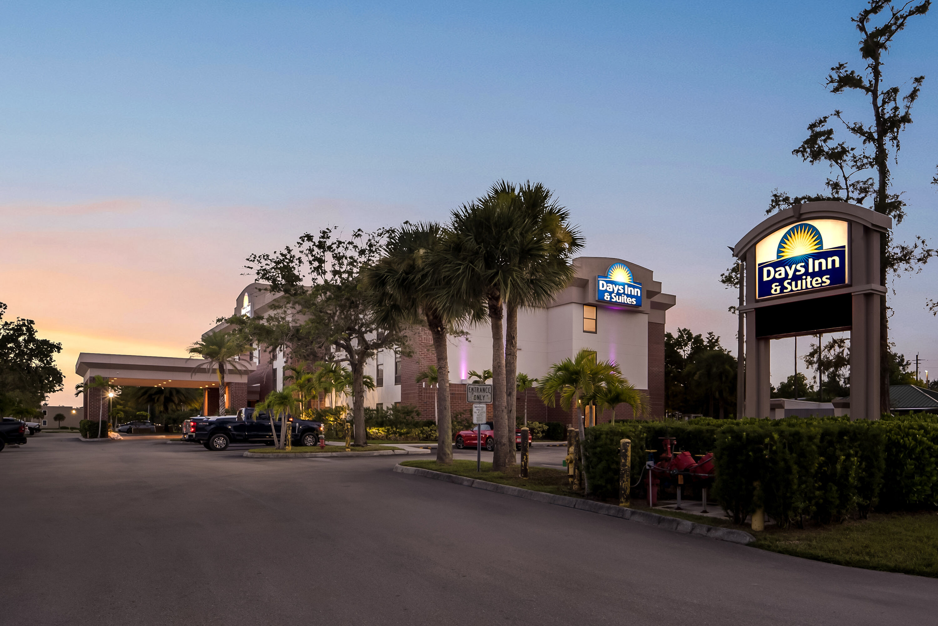 Exterior Night Image of Days Inn & Suites by Wyndham Fort Myers Near JetBlue Park hotel in Fort Myers, Florida