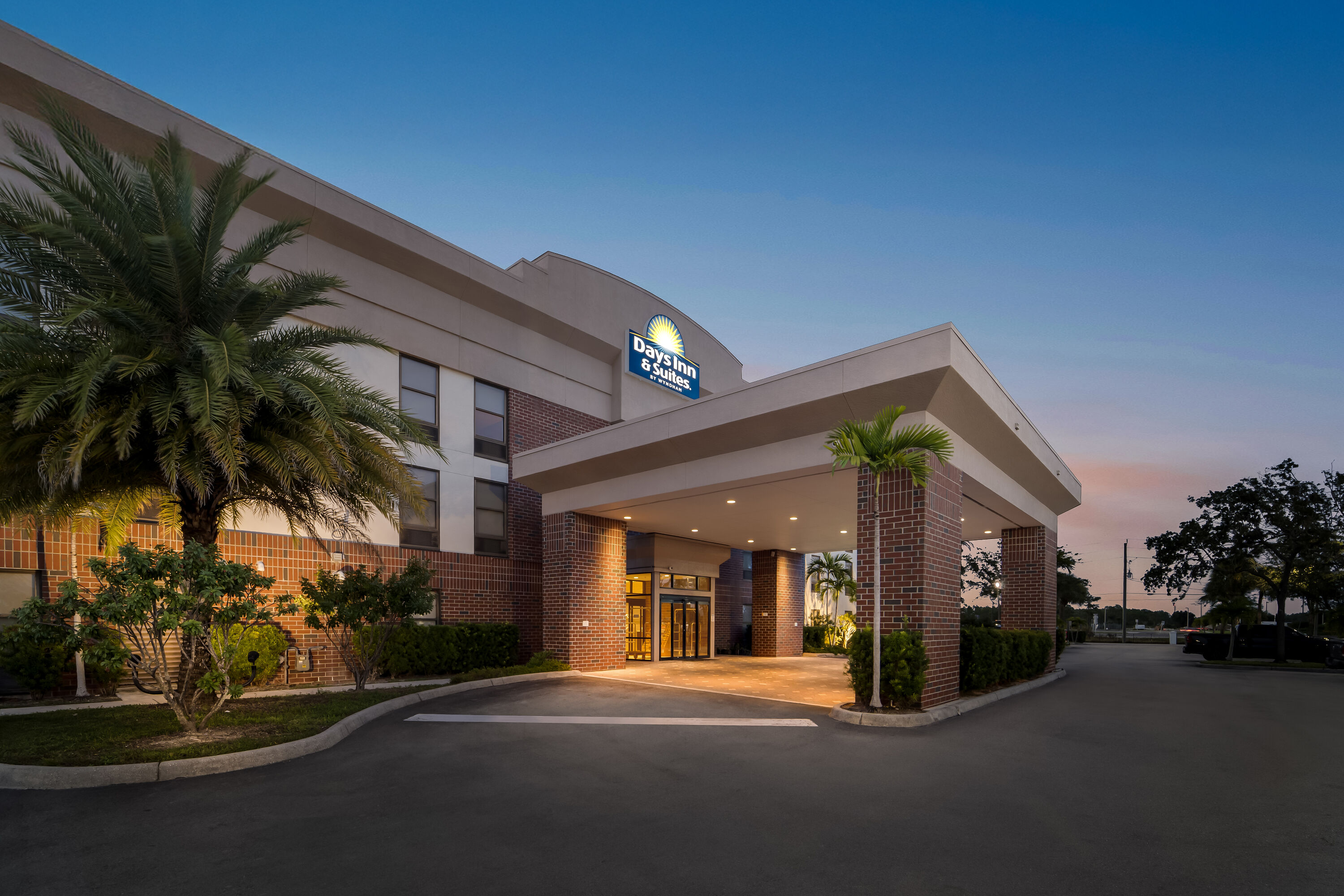 Exterior Night Image of Days Inn & Suites by Wyndham Fort Myers Near JetBlue Park hotel in Fort Myers, Florida