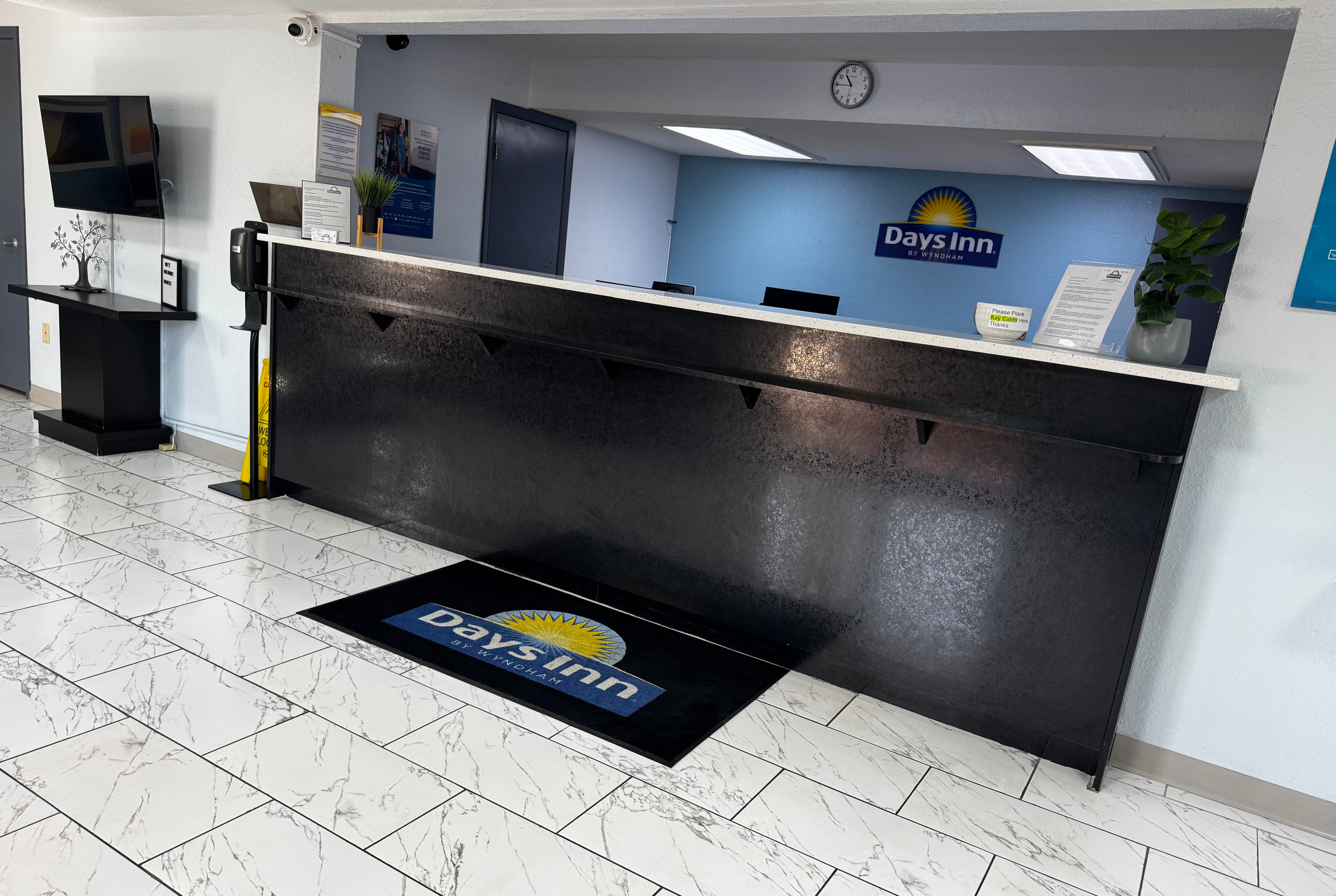 Days Inn by Wyndham Lake City I-10 reception in Lake City, Florida