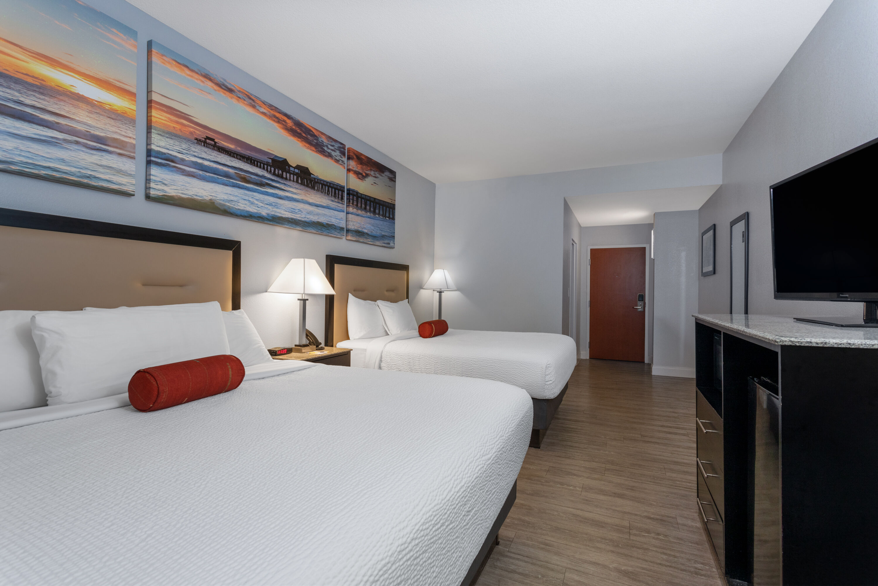 Days Inn by Wyndham Lakeland - hotel rooms