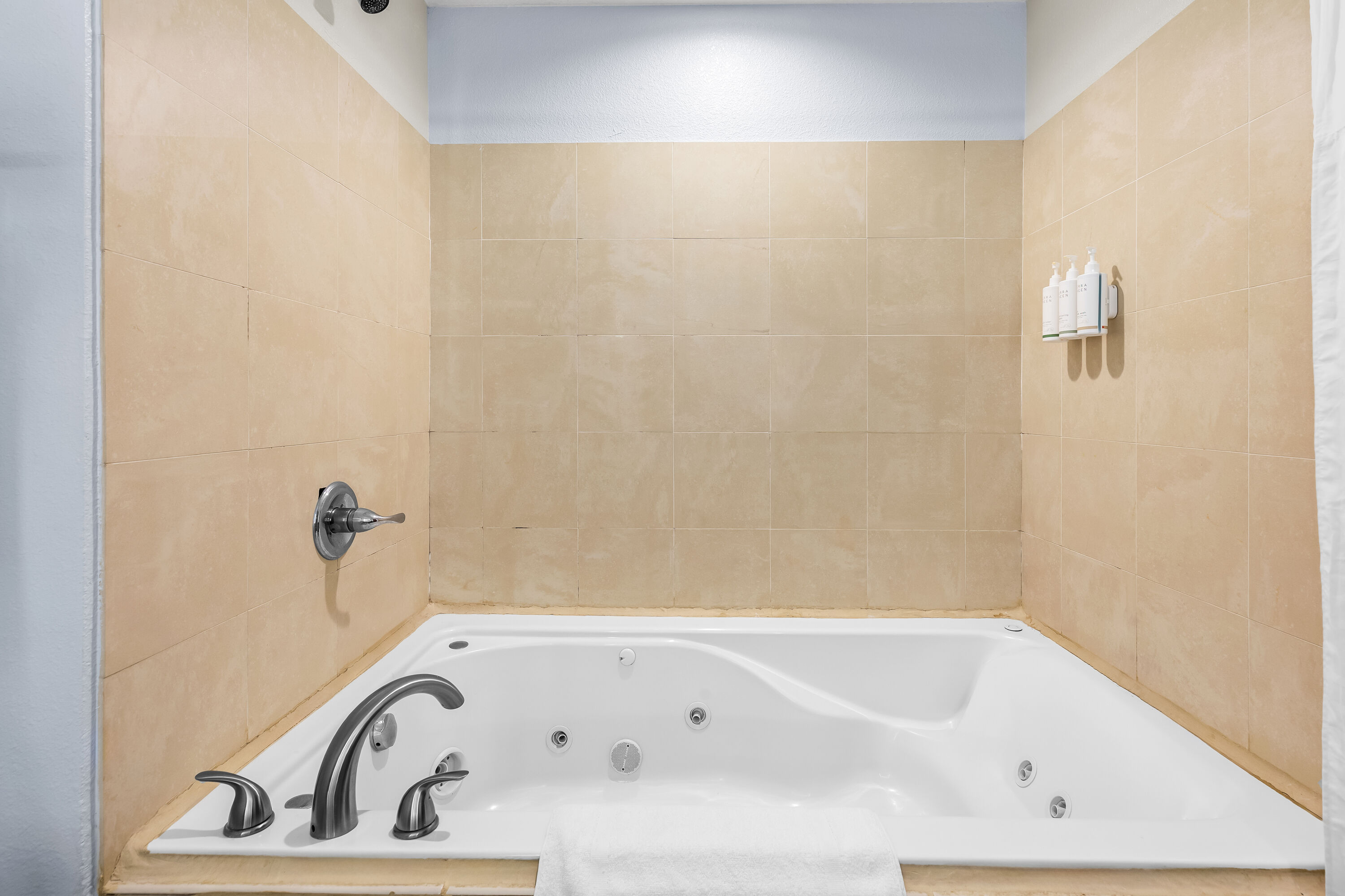 Days Inn & Suites by Wyndham Lakeland suite in Lakeland, Florida