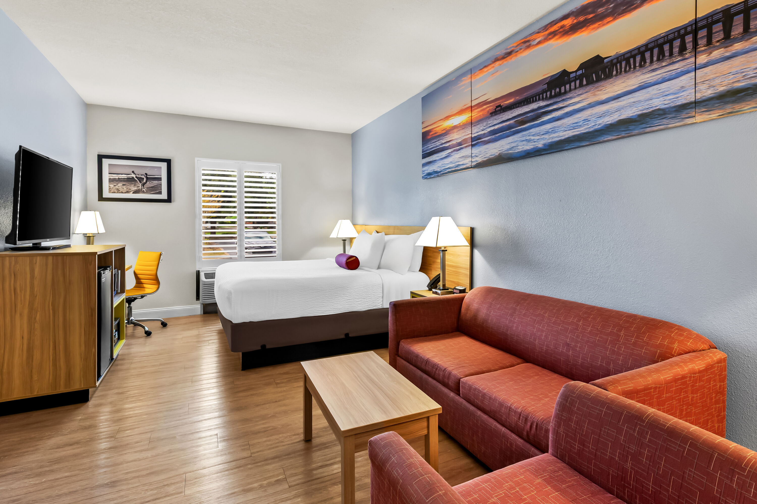 Days Inn & Suites by Wyndham Lakeland suite in Lakeland, Florida