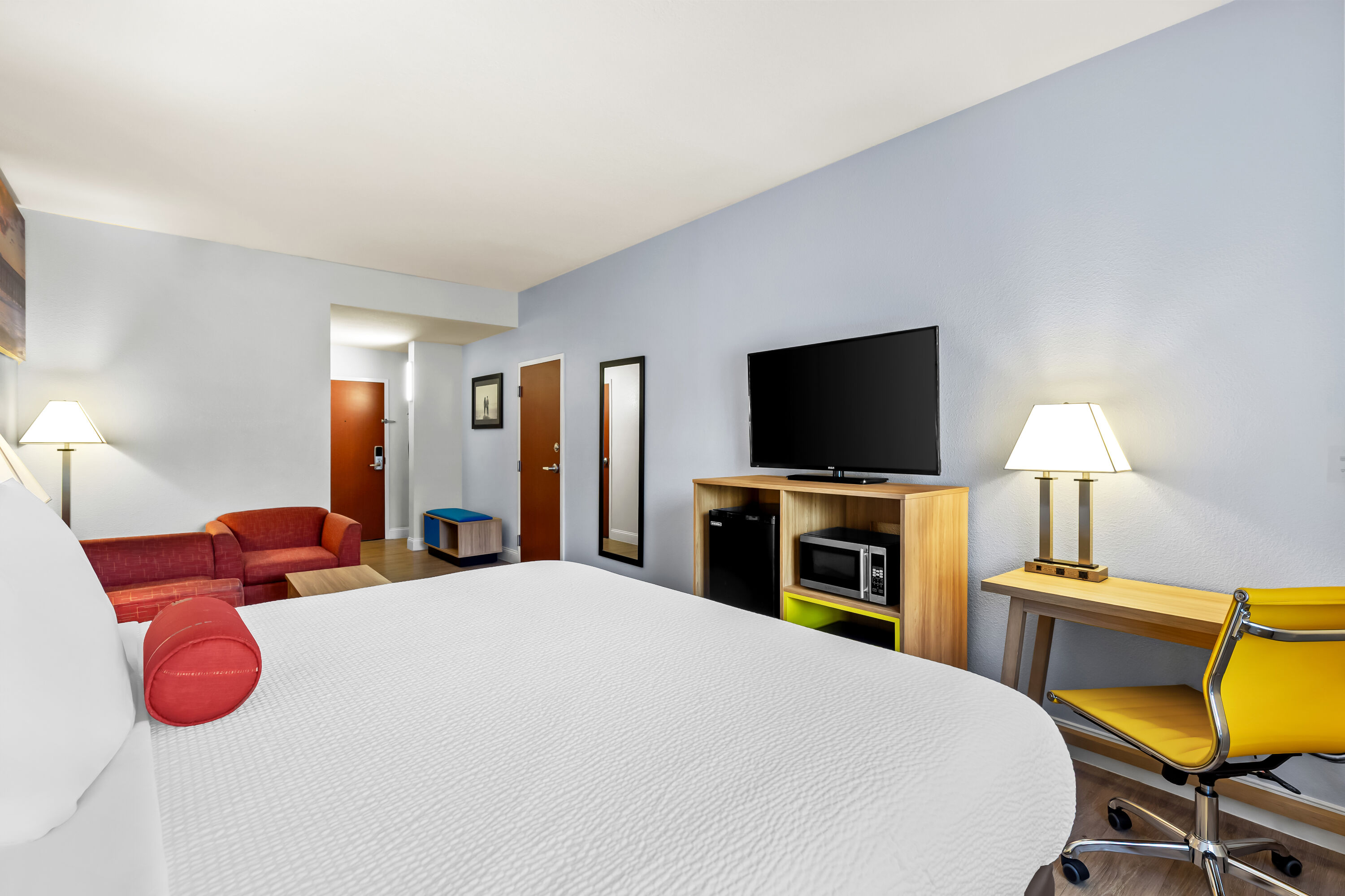 Days Inn & Suites by Wyndham Lakeland suite in Lakeland, Florida
