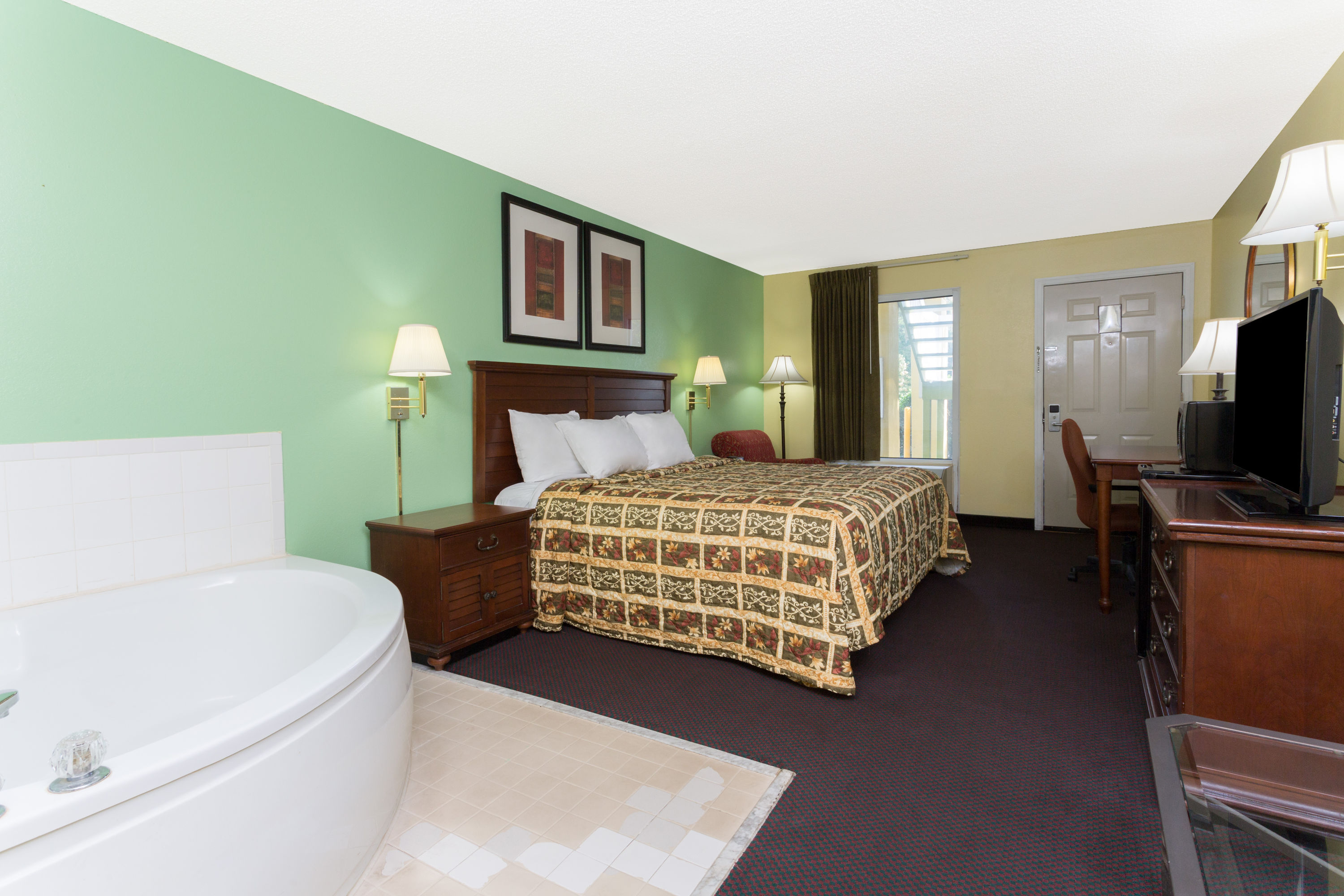 Guest room at the Days Inn by Wyndham Lamont/Monticello in Lamont, Florida