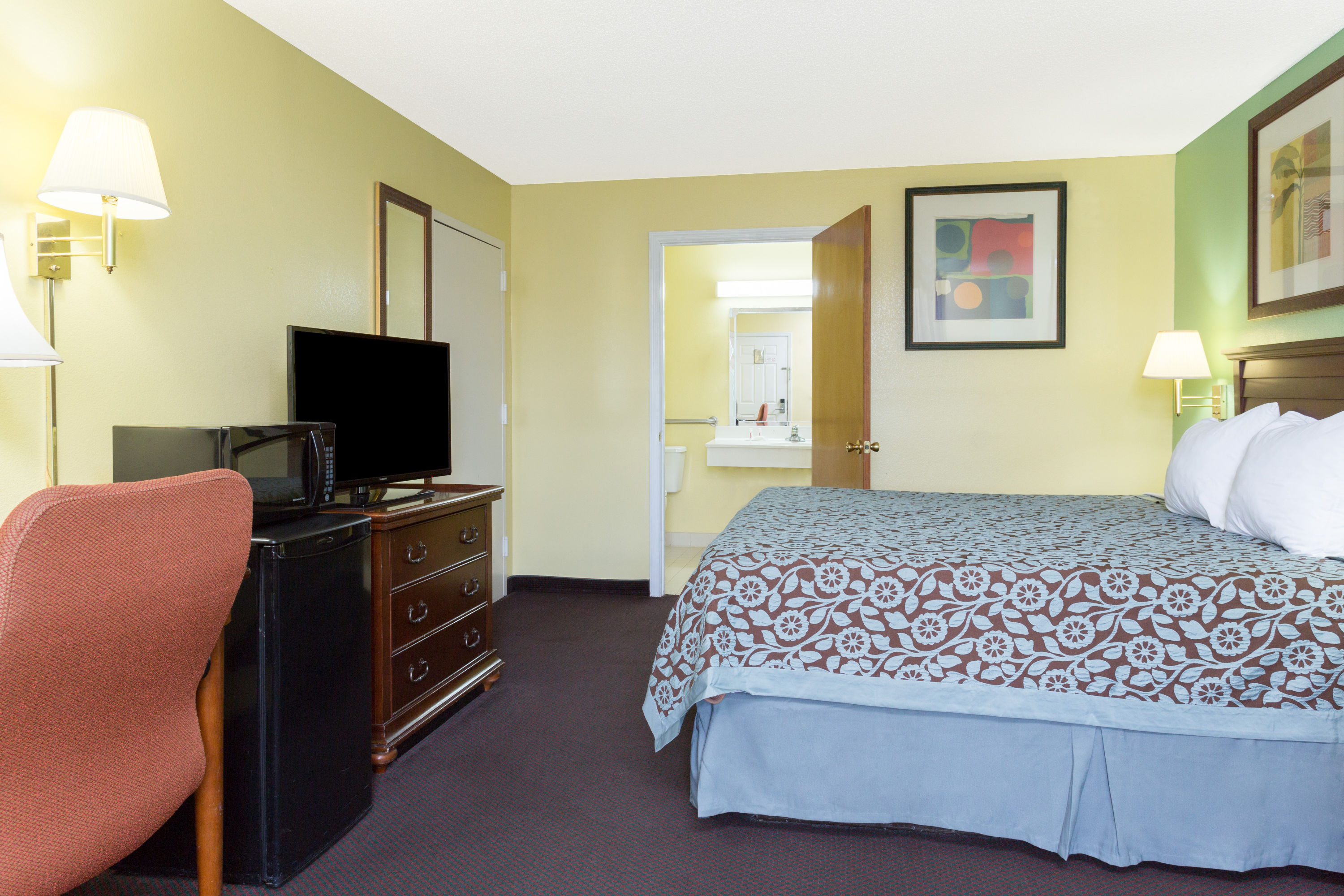 Guest room at the Days Inn by Wyndham Lamont/Monticello in Lamont, Florida