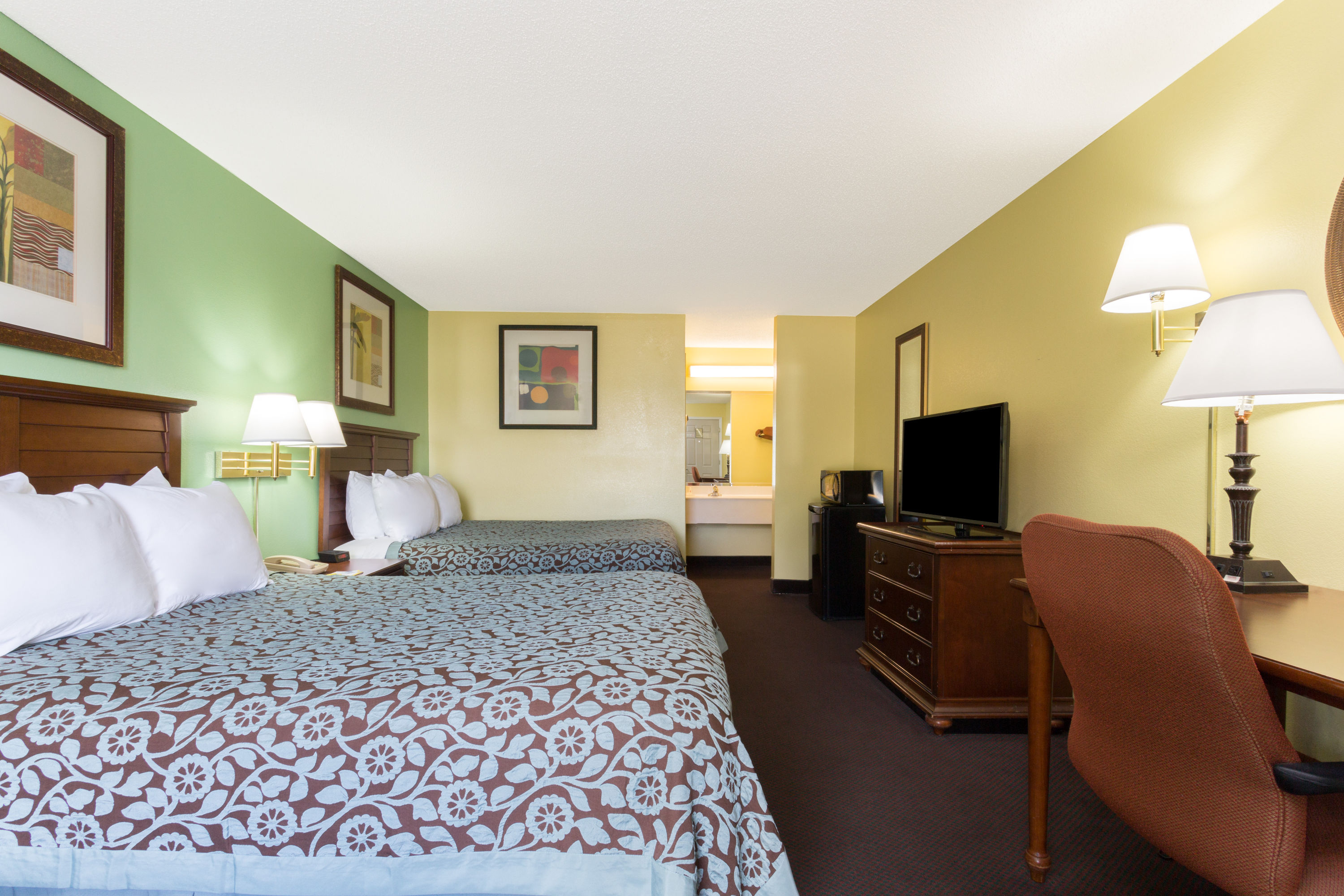 Guest room at the Days Inn by Wyndham Lamont/Monticello in Lamont, Florida