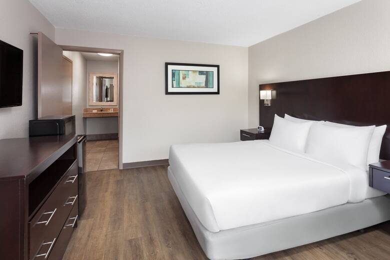 Guest room at the Days Inn Melbourne in Melbourne, Florida