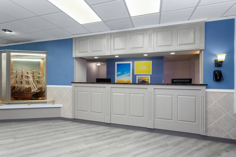 Days Inn Melbourne hotel lobby in Melbourne, Florida
