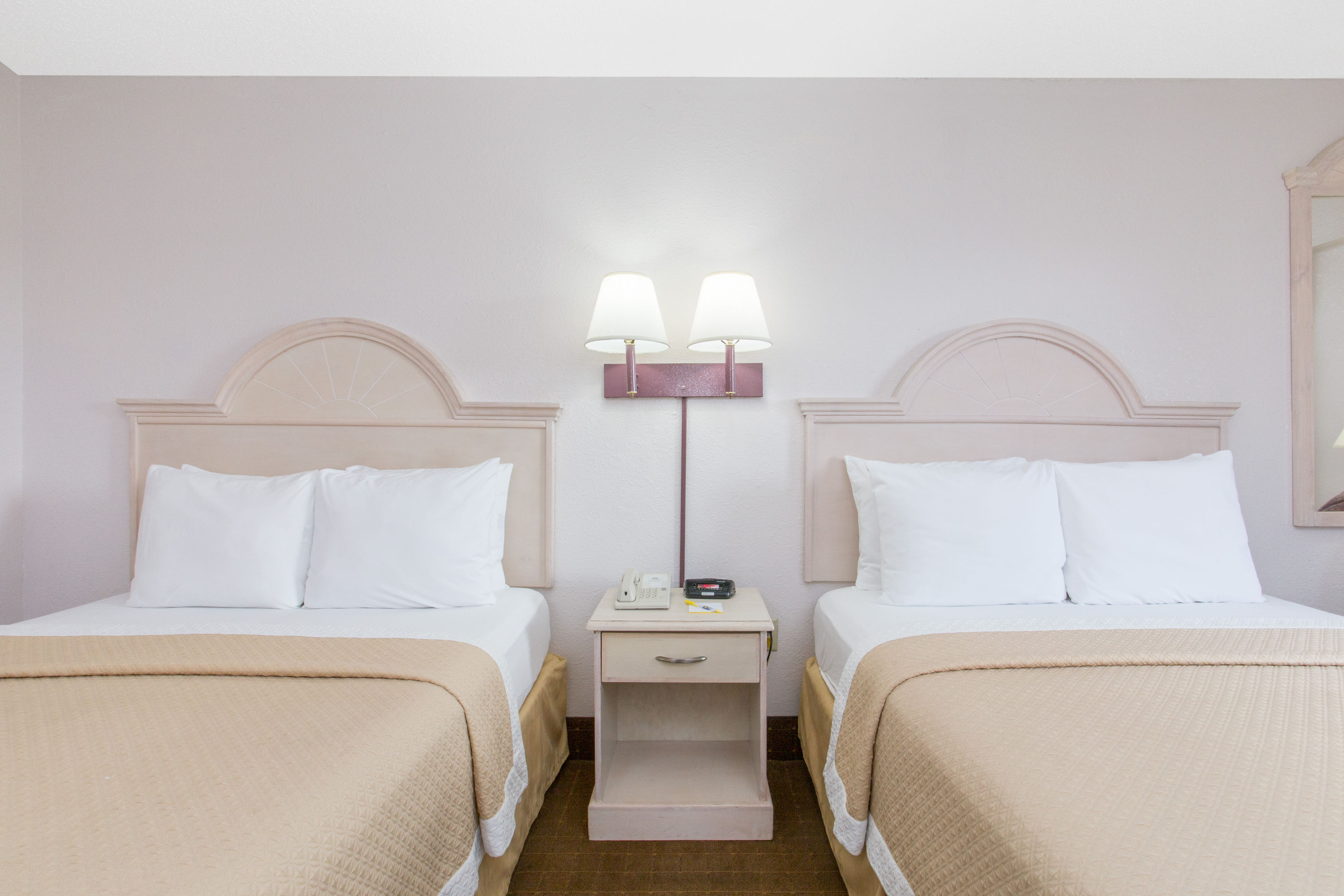 Days Inn Amp Suites By Wyndham Navarre Conference Center