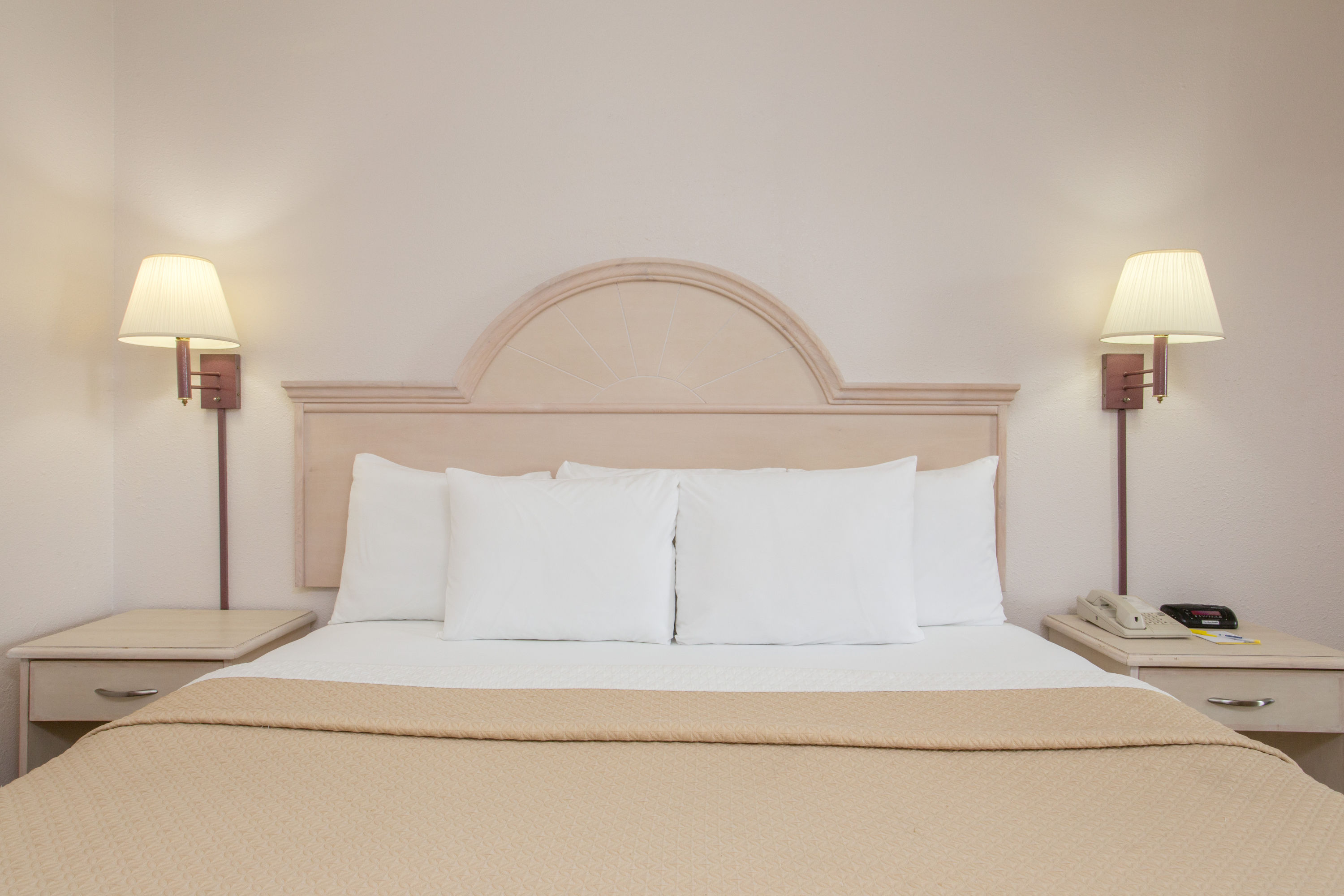 Days Inn Amp Suites By Wyndham Navarre Conference Center