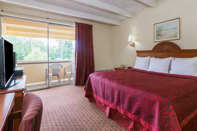 Guest room at the Days Inn Ocala North in Ocala, Florida