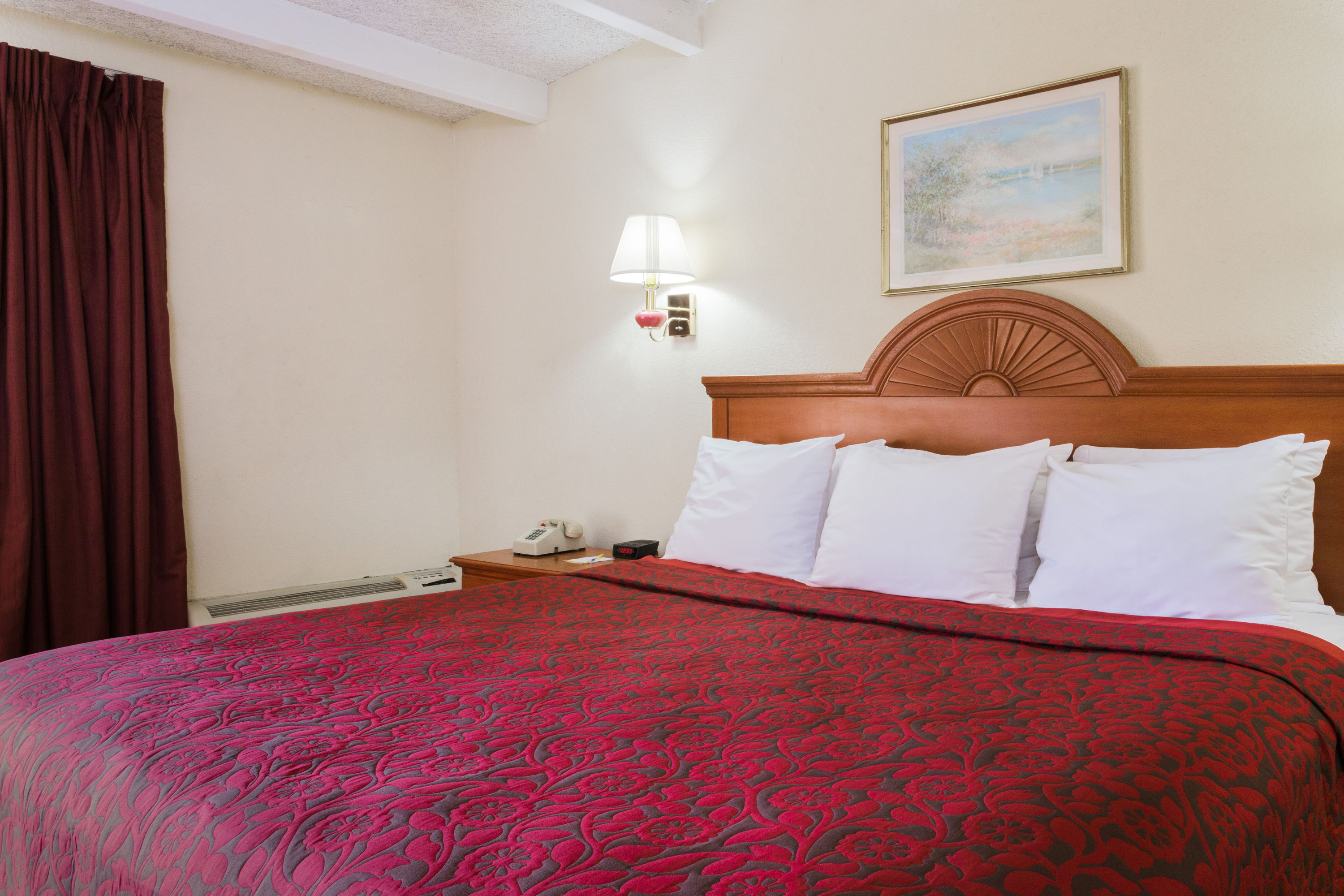 Guest room at the Days Inn by Wyndham Ocala North in Ocala, Florida