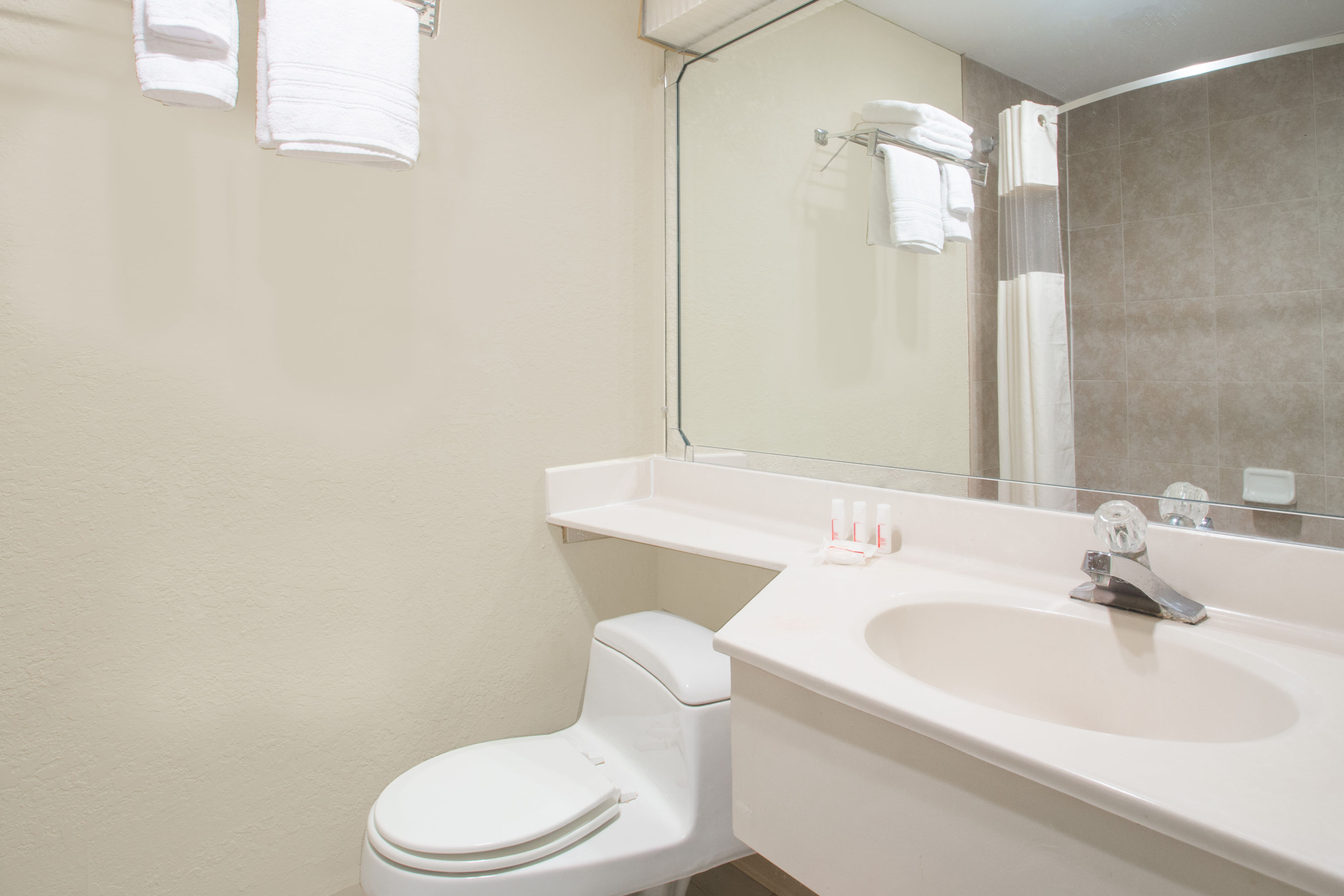 Guest room at the Days Inn by Wyndham Ocala North in Ocala, Florida