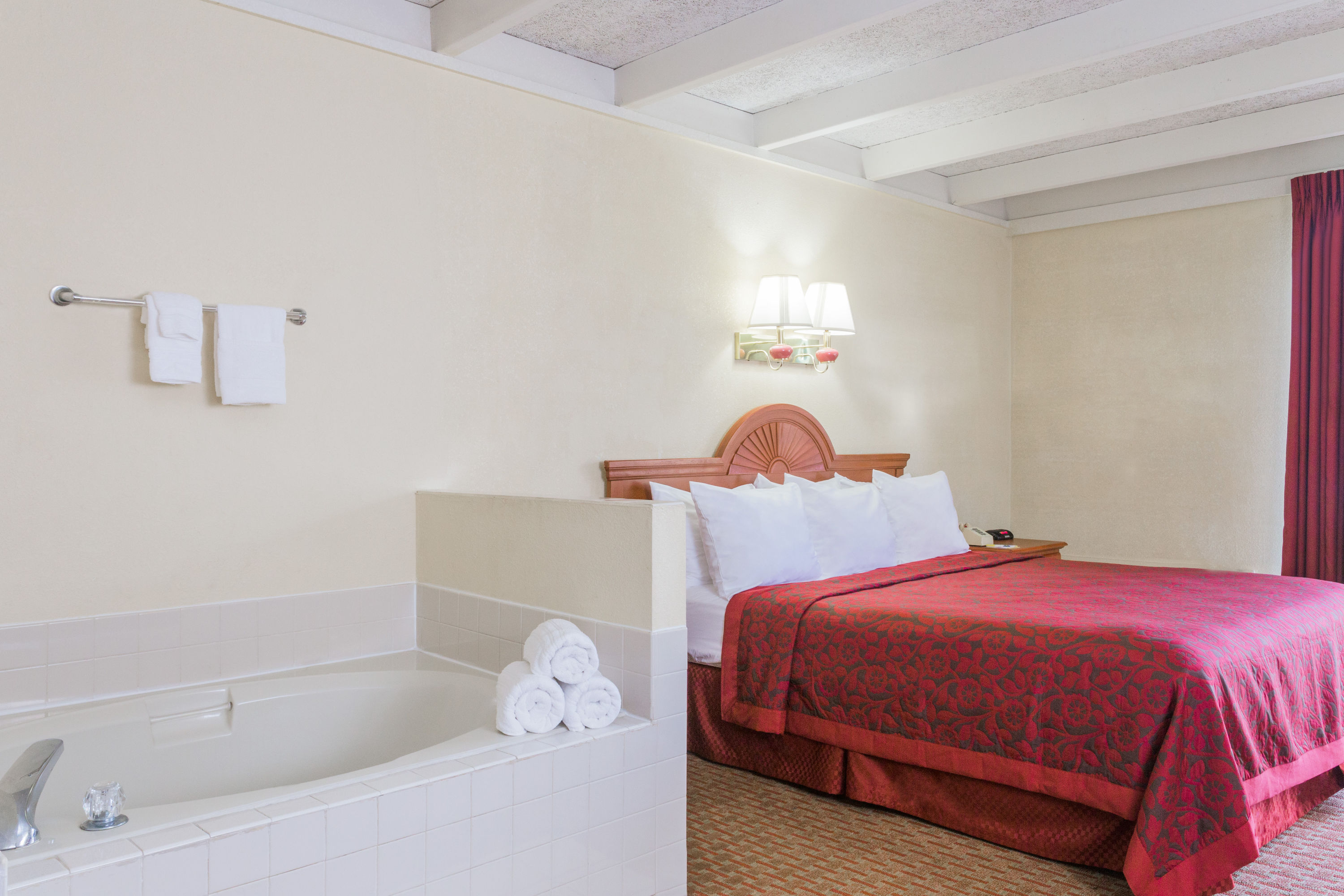 Days Inn by Wyndham Ocala North suite in Ocala, Florida