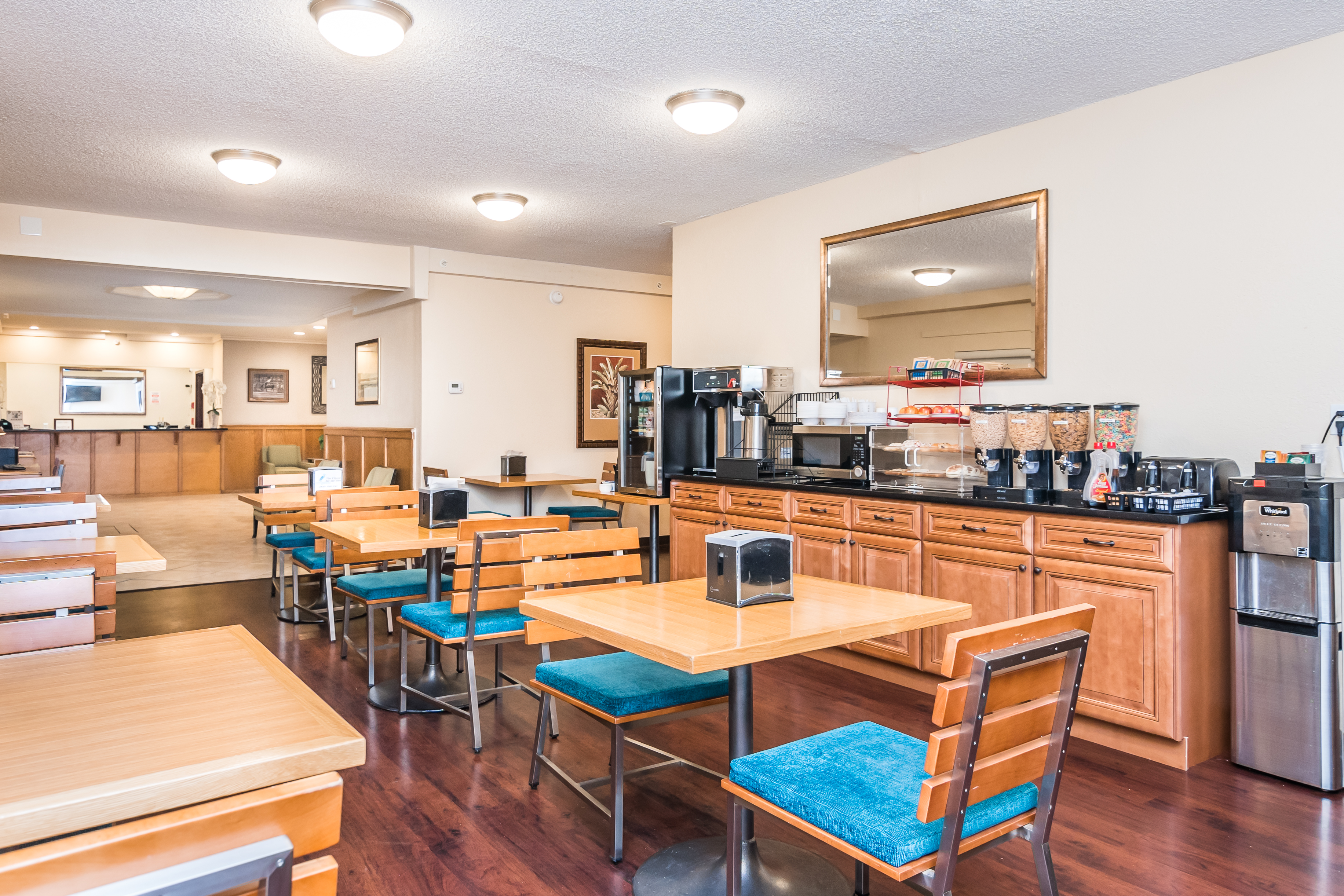 Days Inn & Suites by Wyndham Lake Okeechobee restaurant breakfast area with seating in Okeechobee, Florida