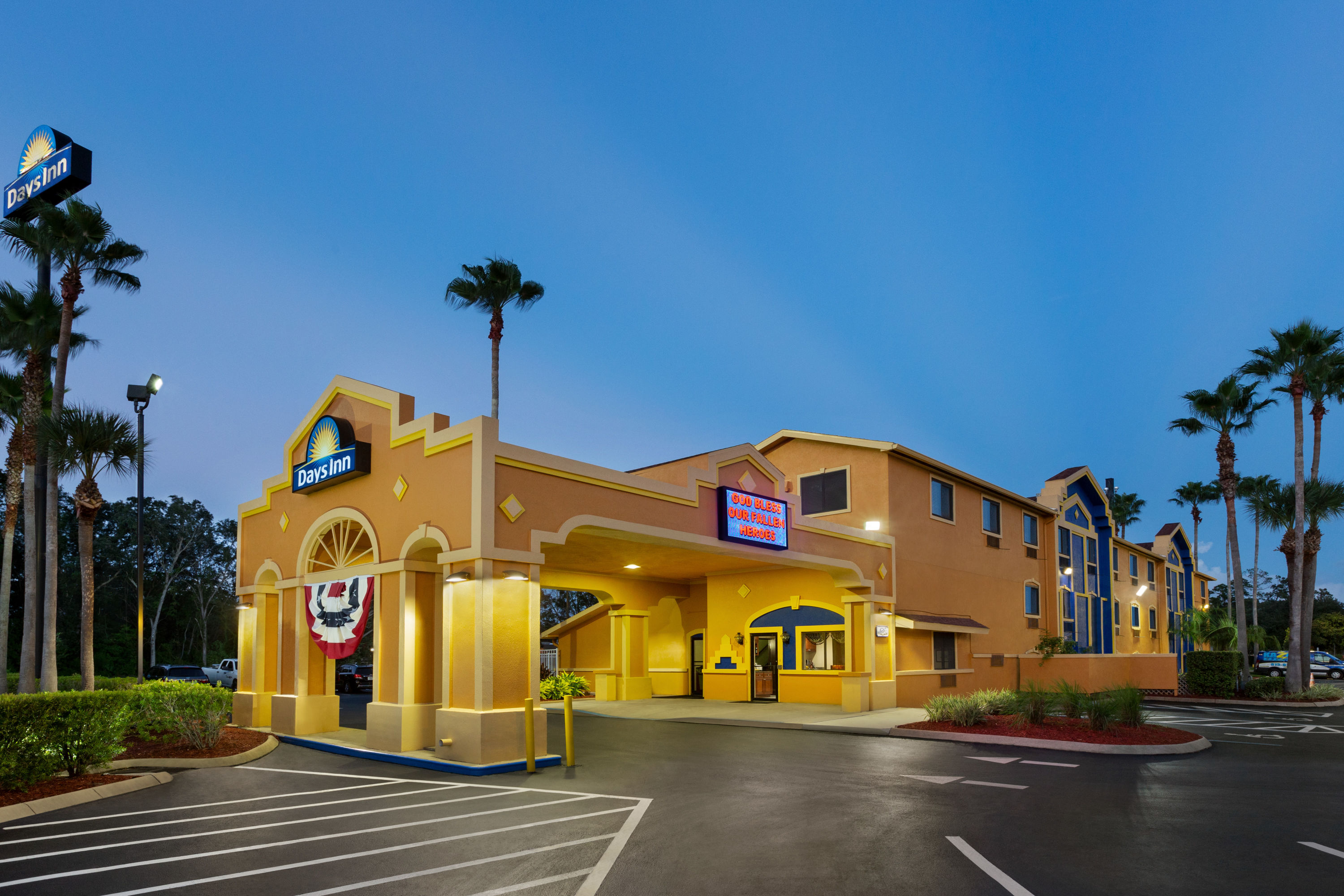 Exterior of Days Inn by Wyndham Orange Park/Jacksonville hotel in Orange Park, Florida