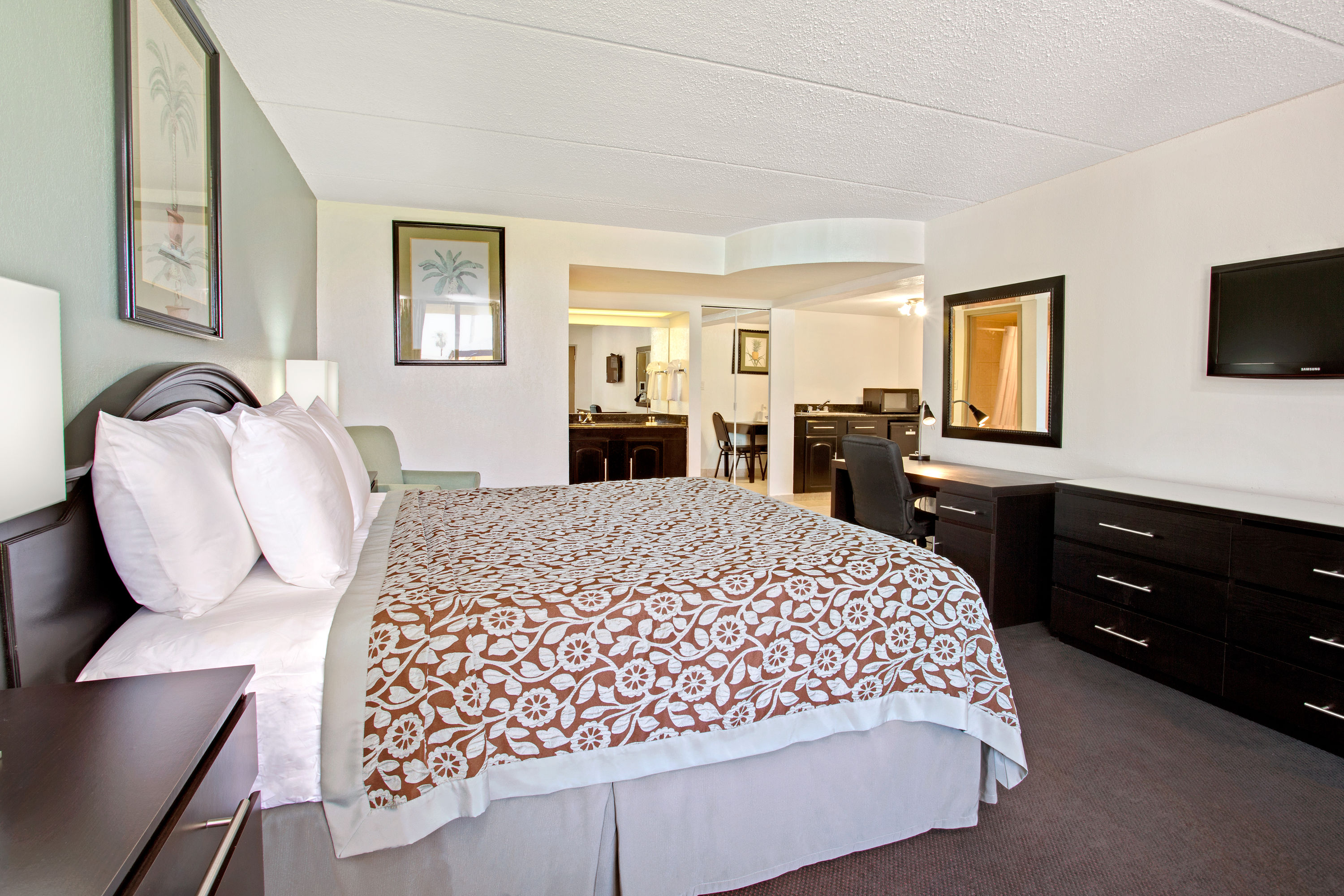 Days Inn by Wyndham Orlando Airport Florida Mall suite in Orlando, Florida